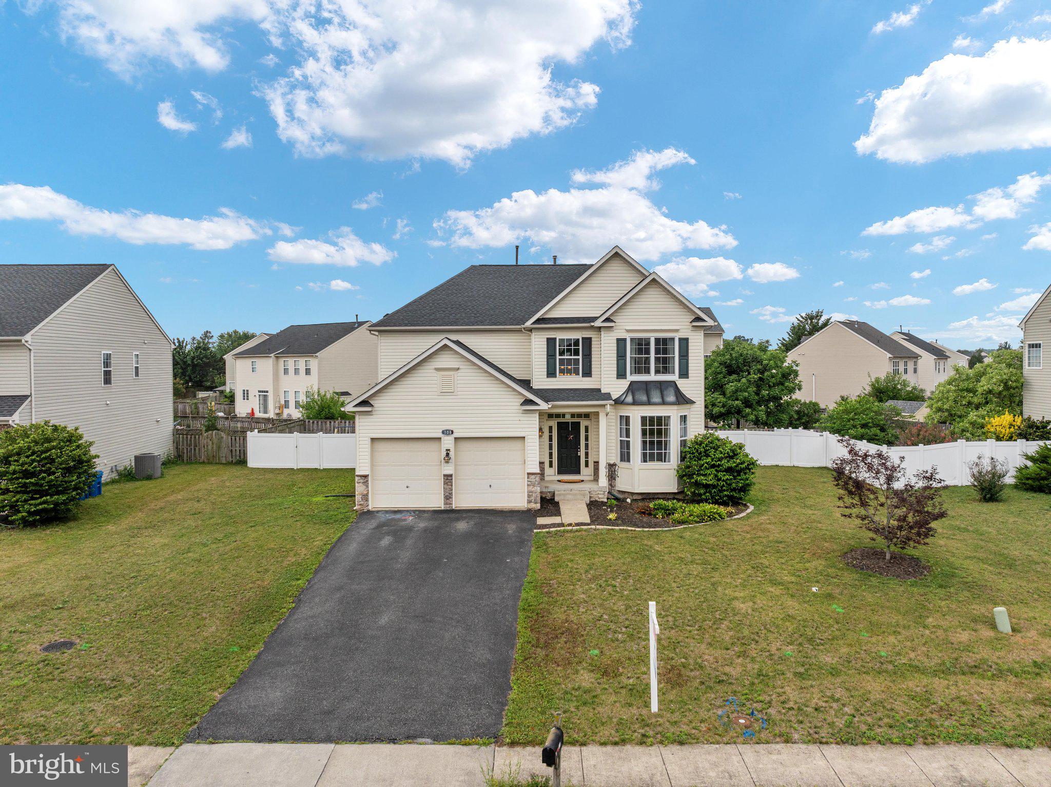 WAKELAND MANOR - Residential