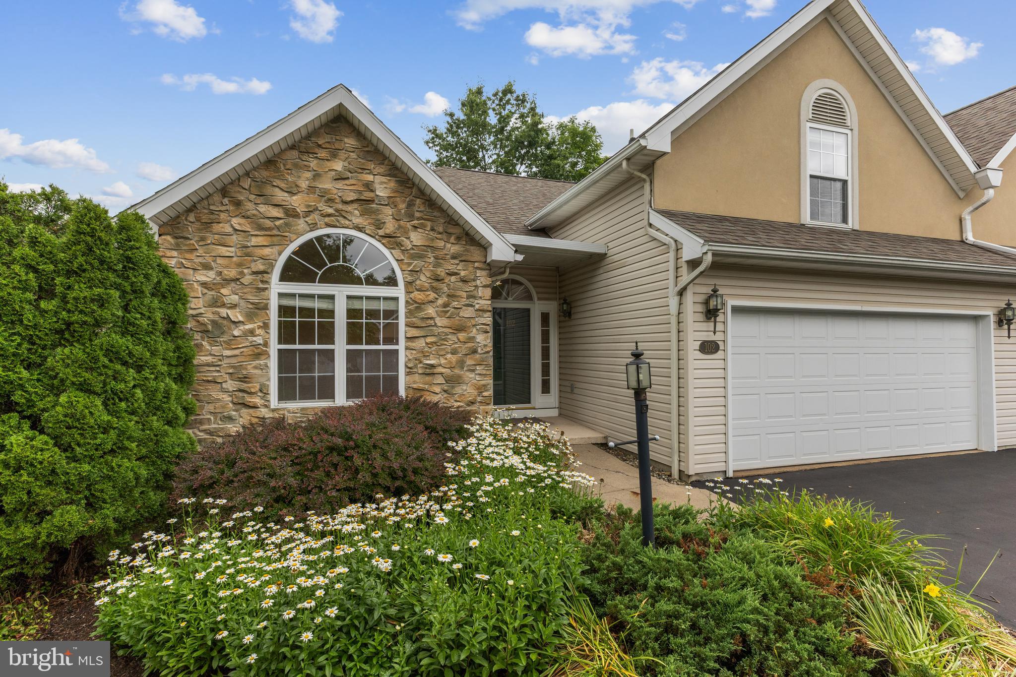 TANGLEWOOD MANOR - Residential