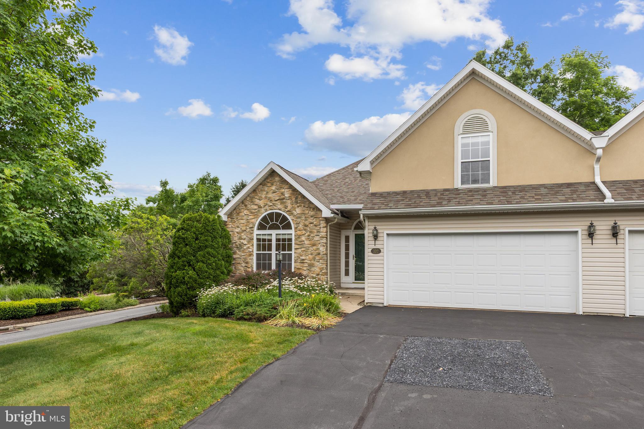 TANGLEWOOD MANOR - Residential