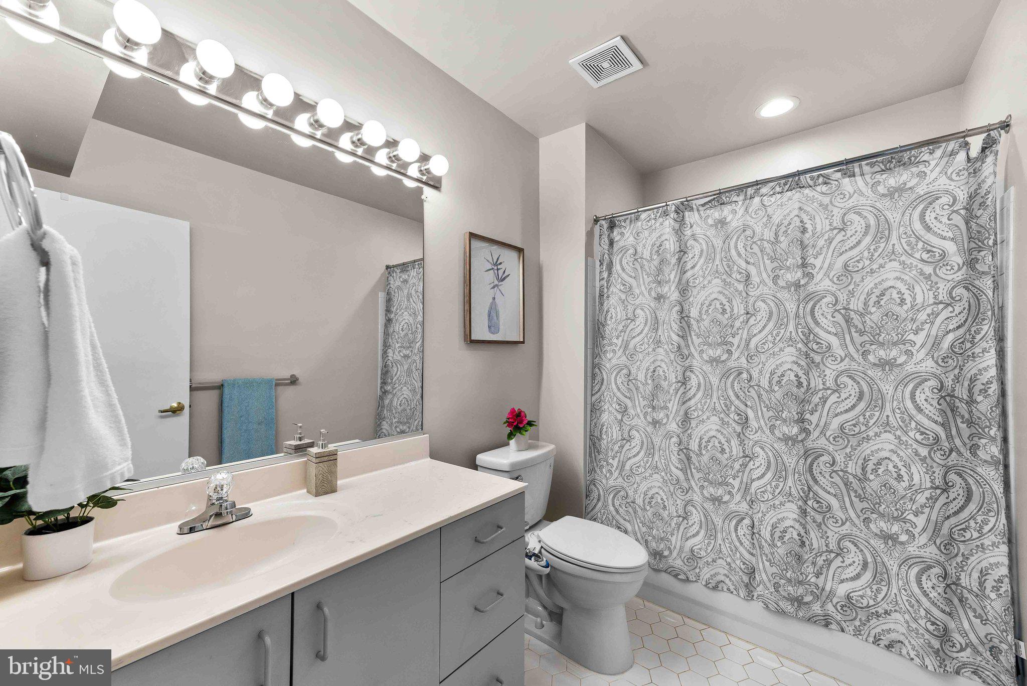 LAKEWOOD ESTATES - Residential