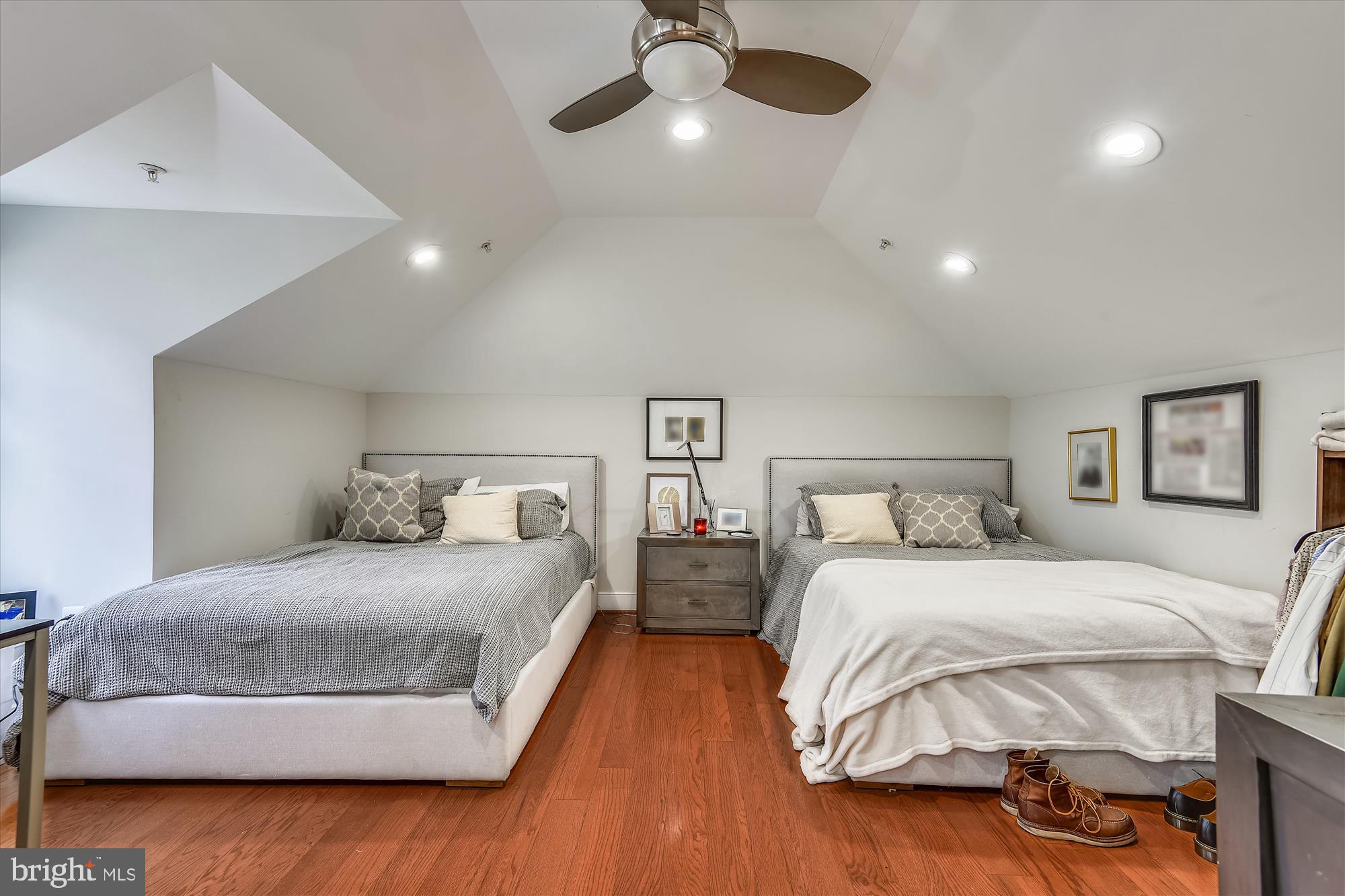 MURRAY HILL - Residential