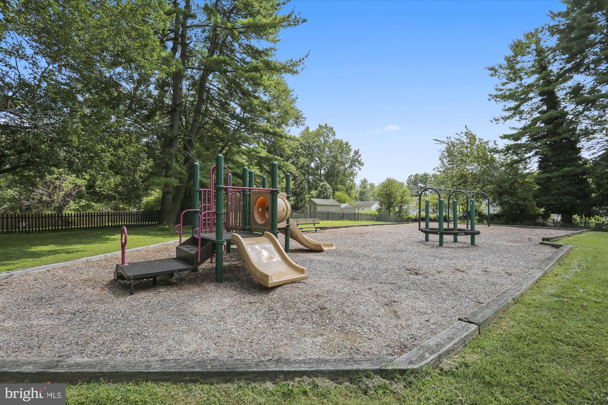 BROOKEVILLE KNOLLS - Residential