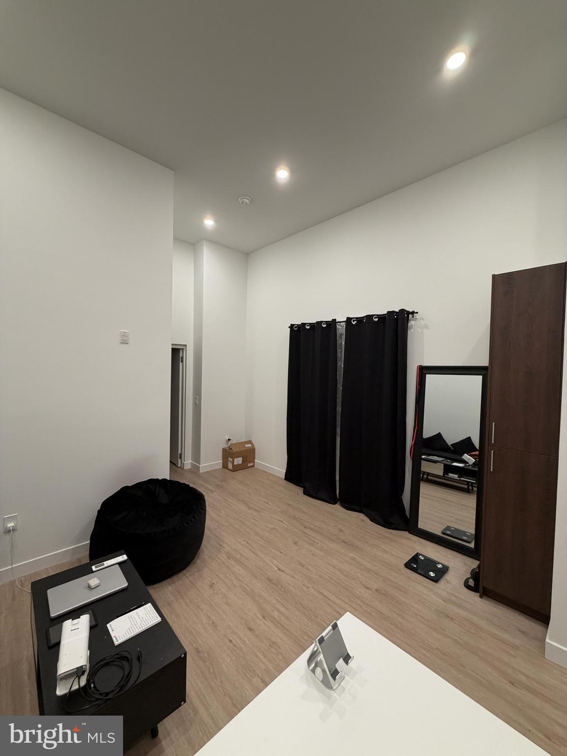 OLDE KENSINGTON - Commercial Sale