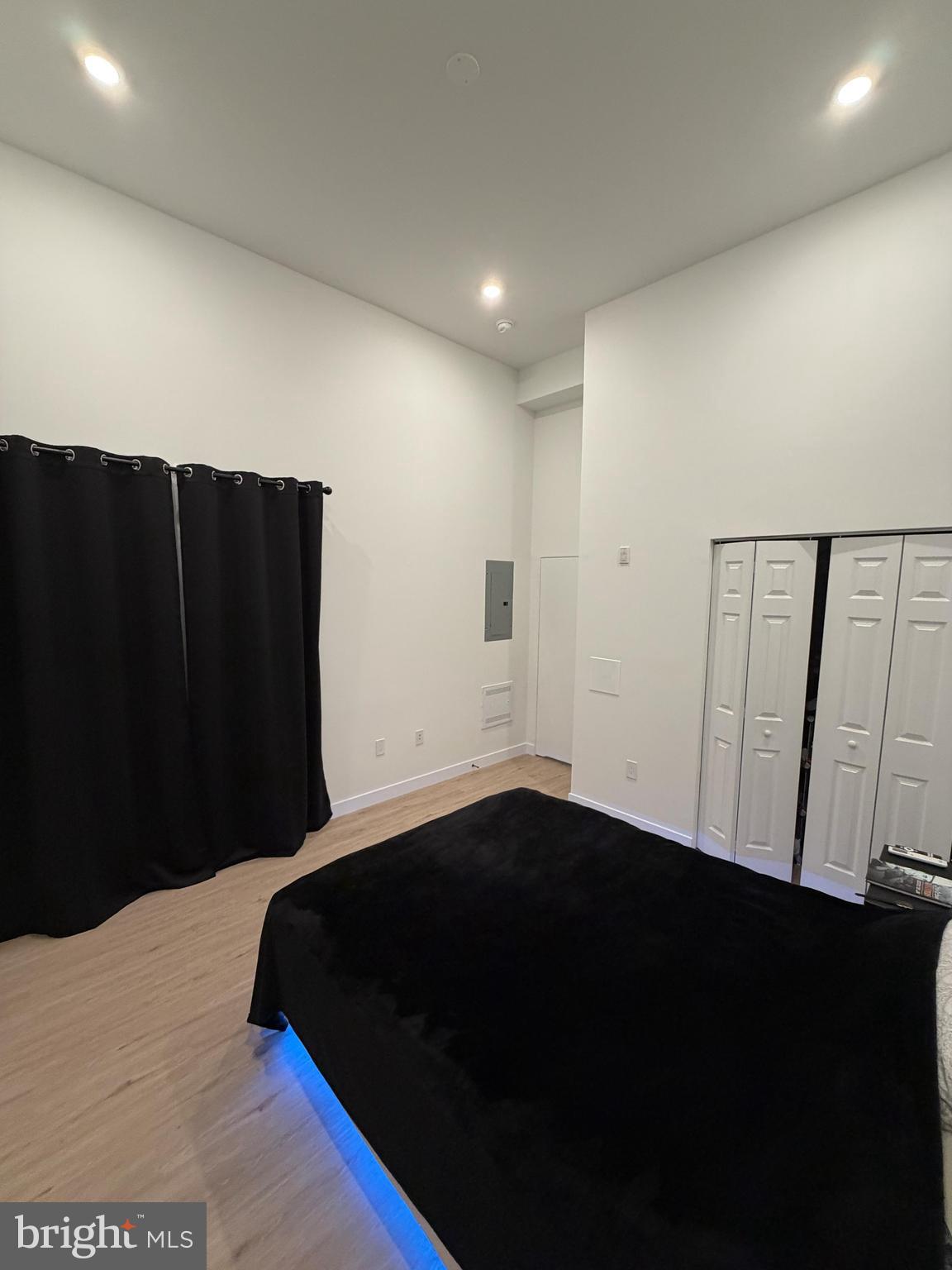 OLDE KENSINGTON - Commercial Sale