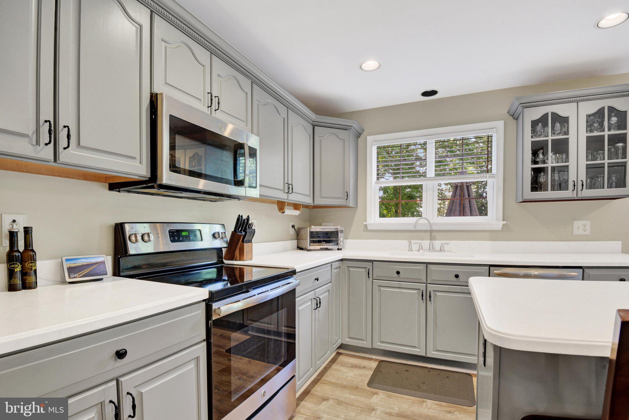 PROUD OAKS - Residential