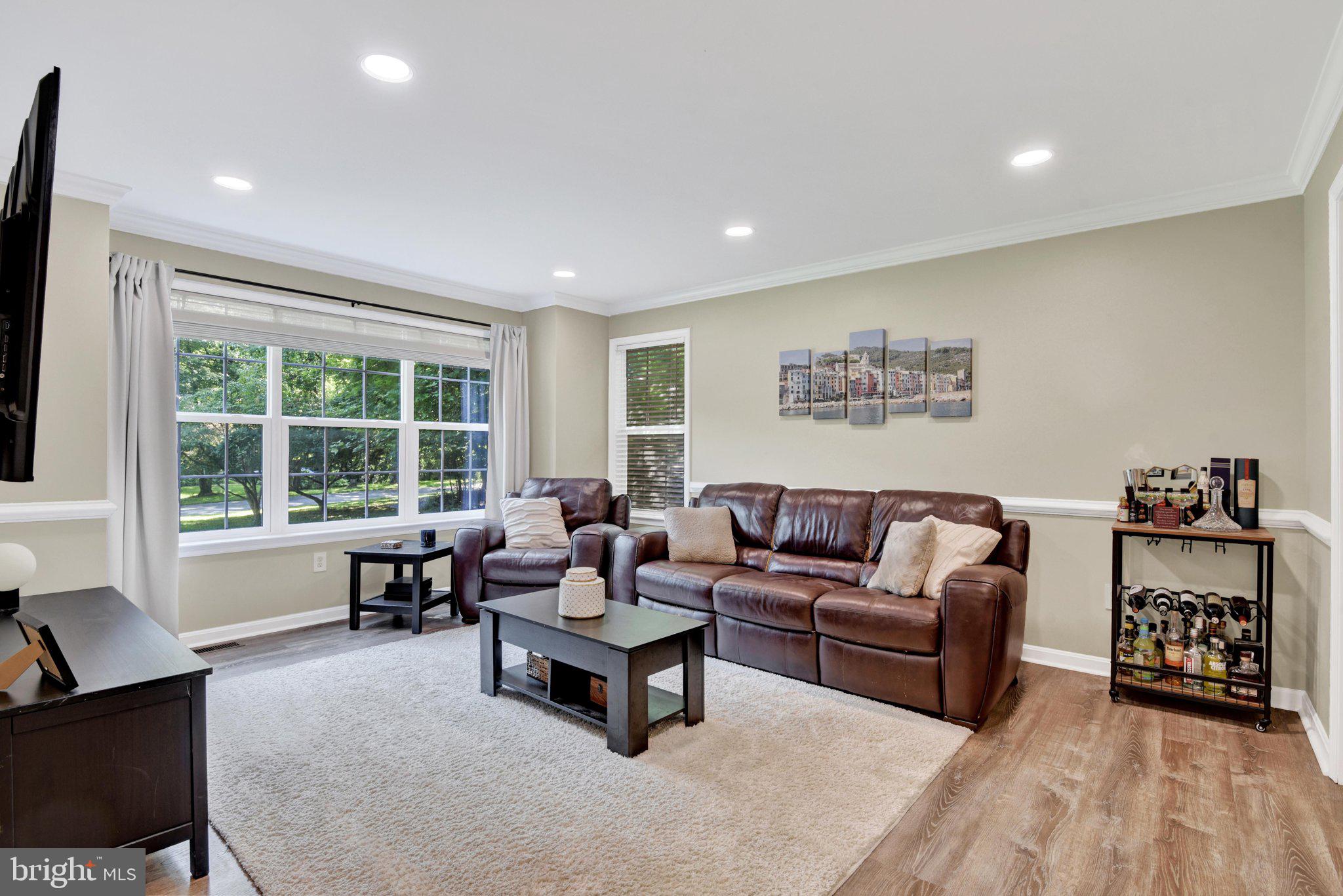 PROUD OAKS - Residential