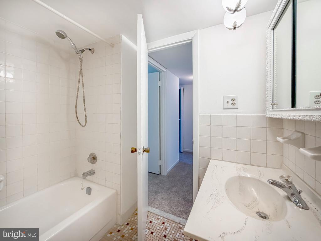 DELAIRE LANDING - Residential