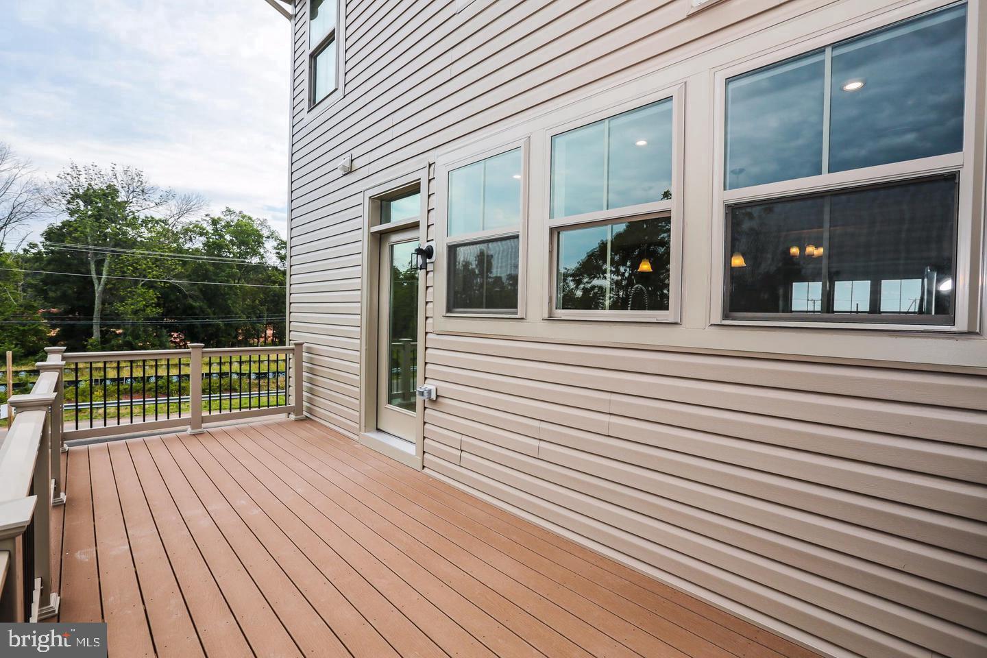 LOUDOUN PLACE - Residential Lease