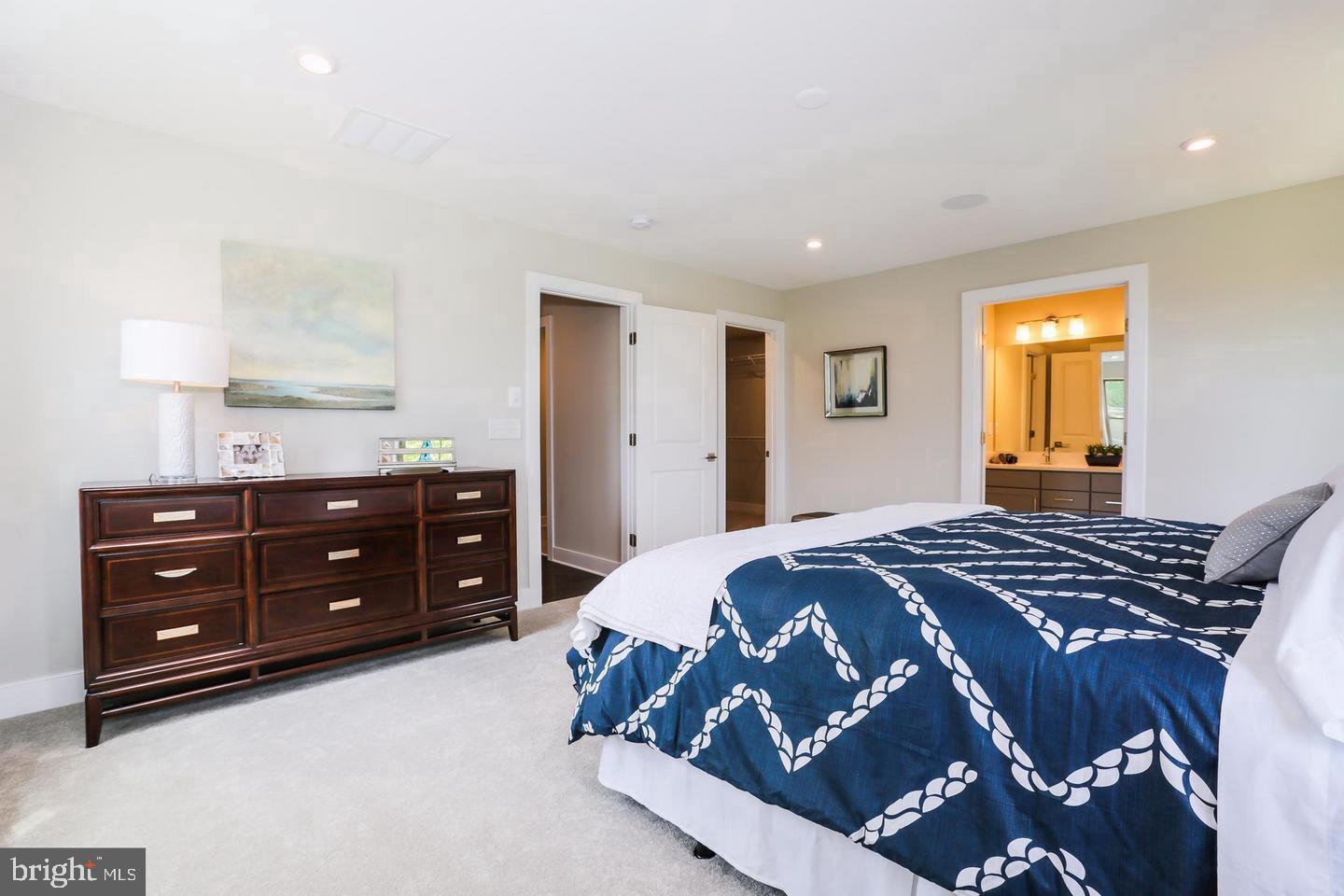 LOUDOUN PLACE - Residential Lease