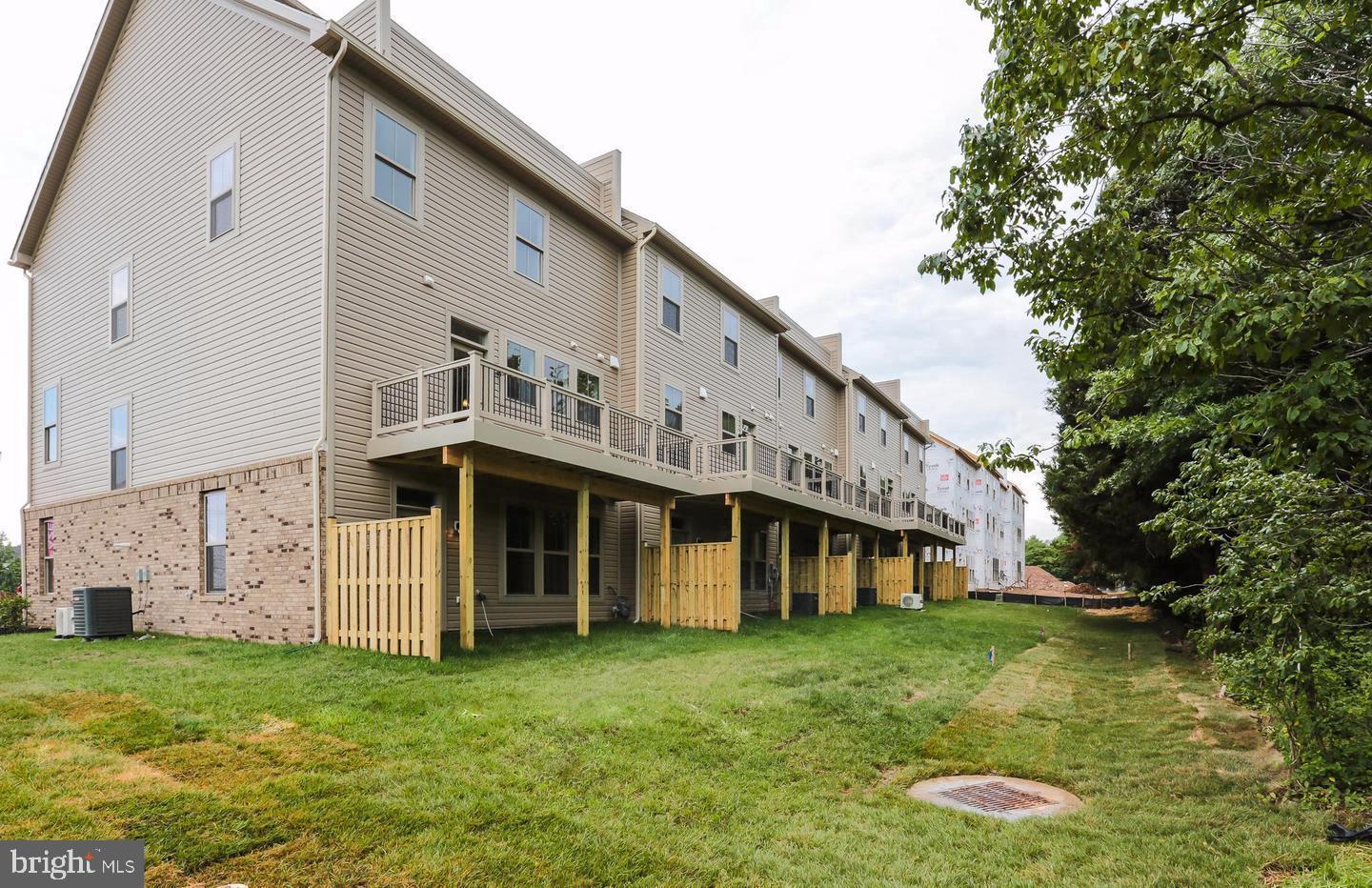 LOUDOUN PLACE - Residential Lease