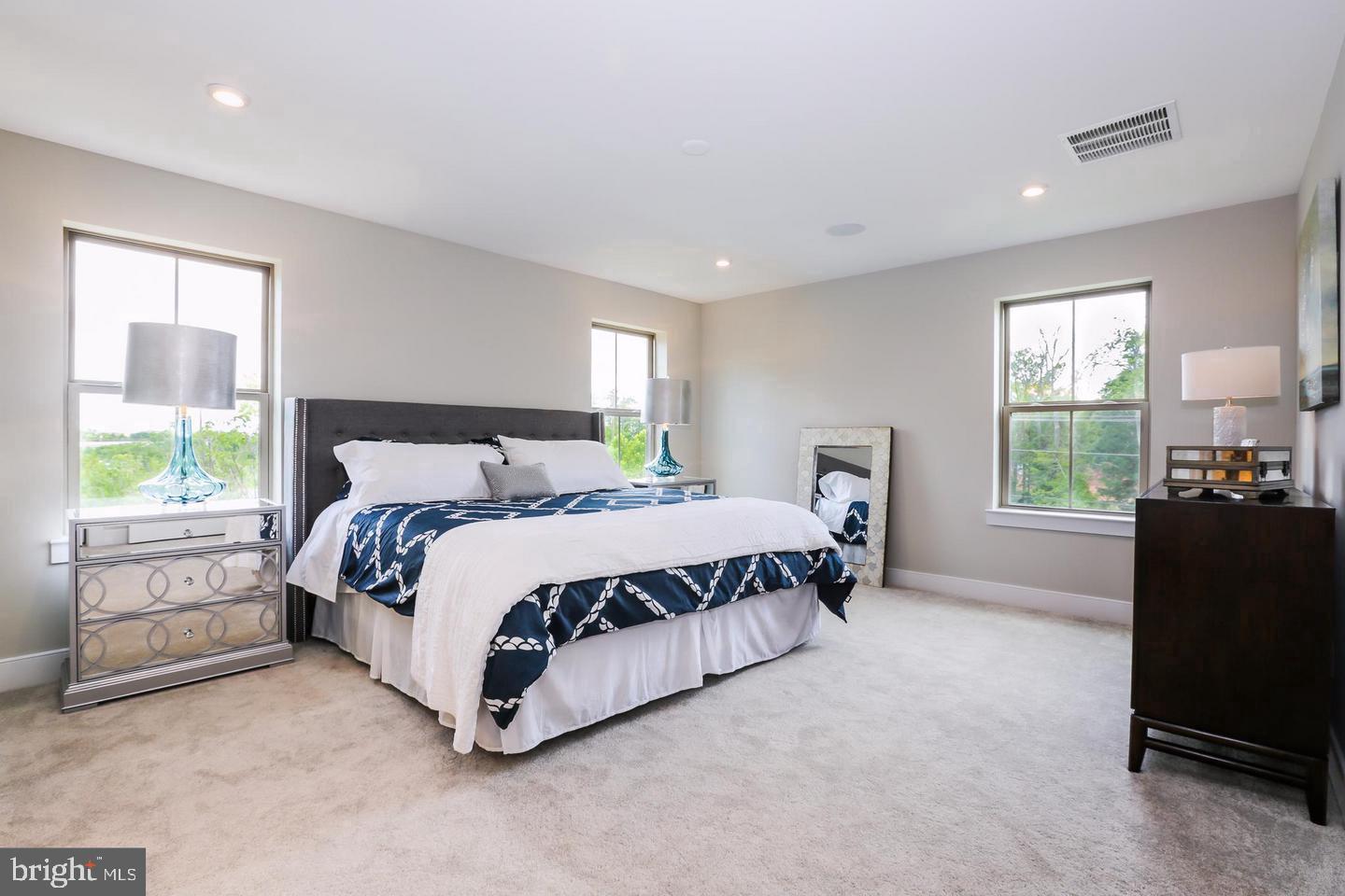 LOUDOUN PLACE - Residential Lease