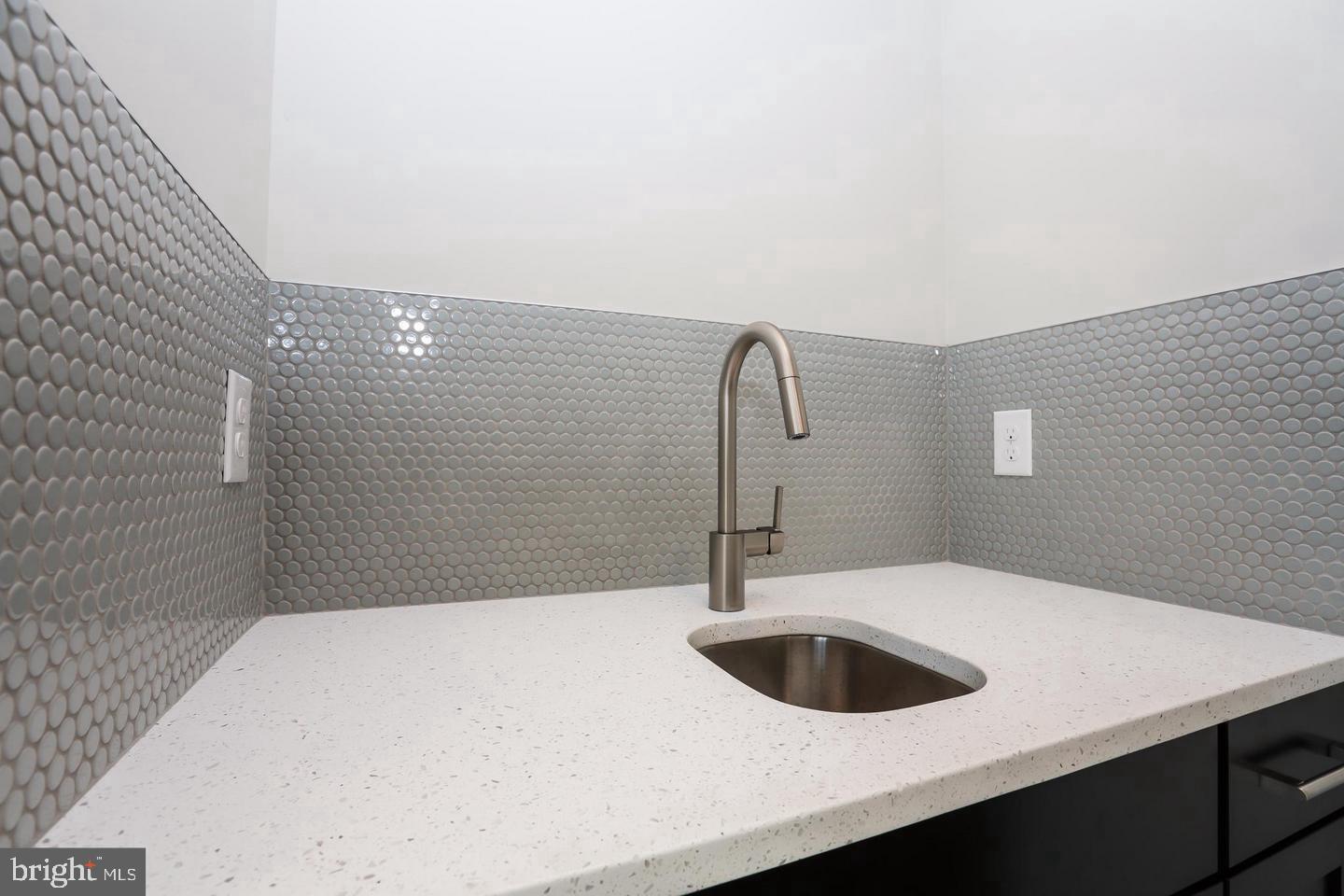 LOUDOUN PLACE - Residential Lease