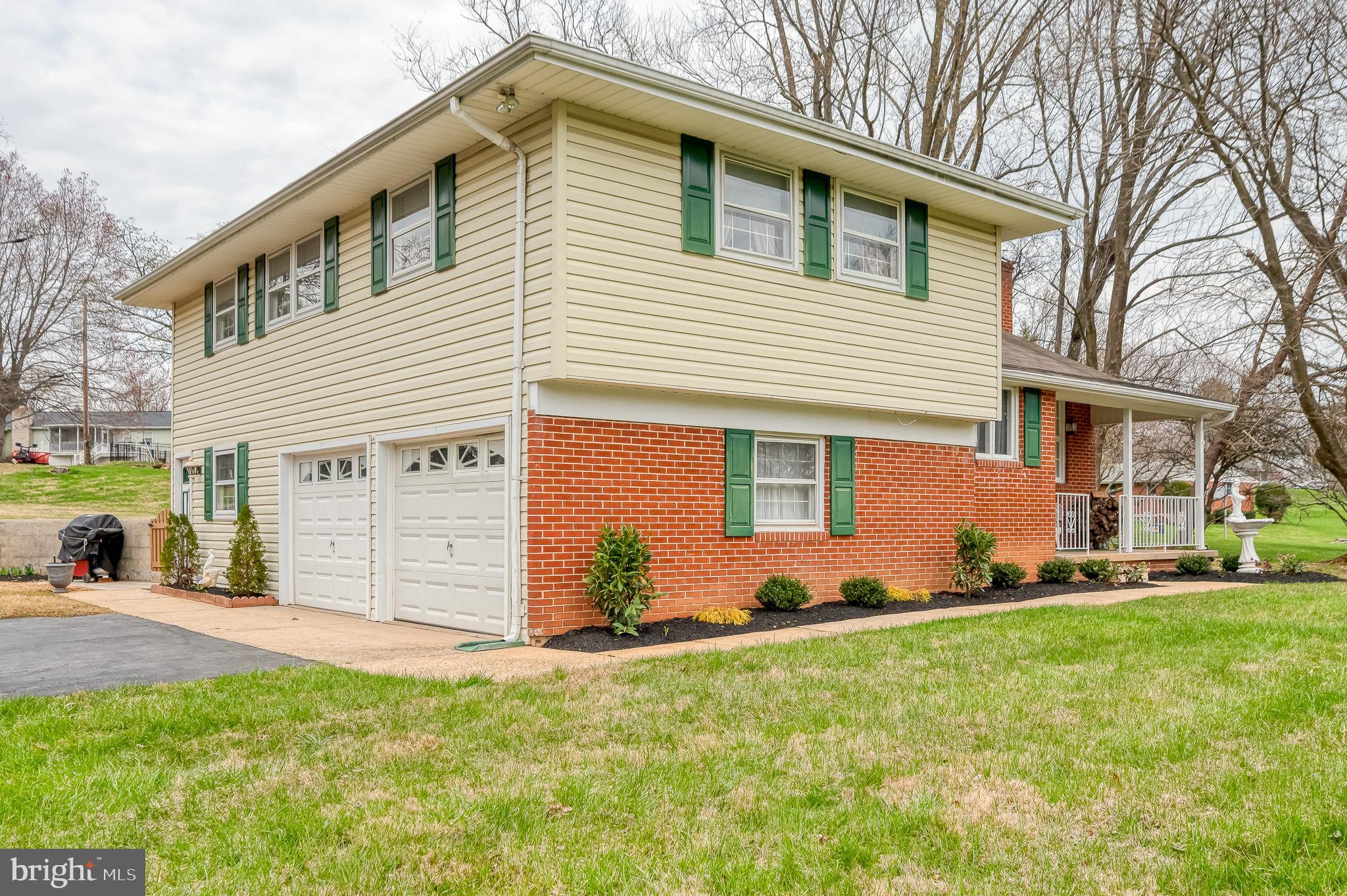 OAKLYN MANOR - Residential