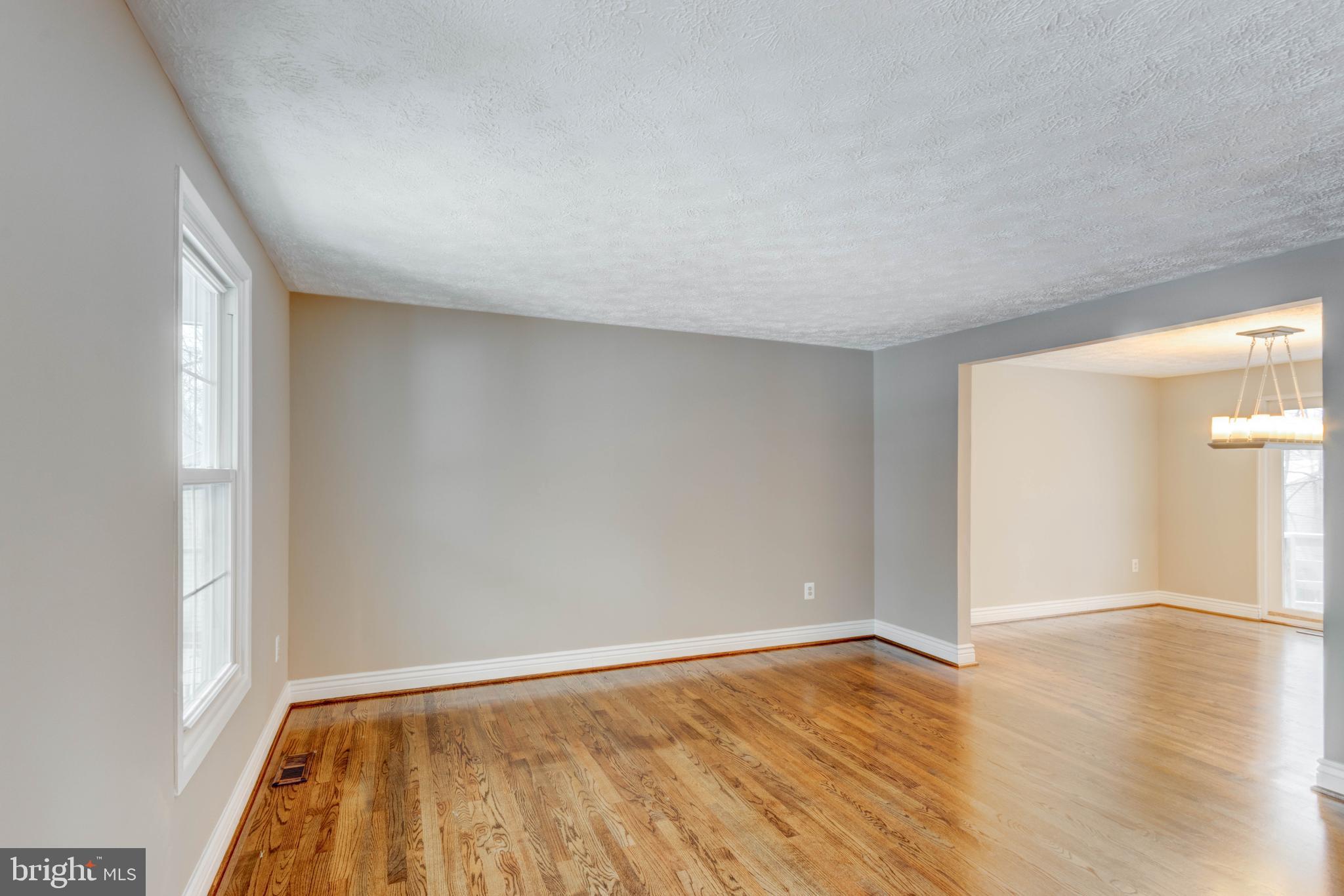 WOODBRIDGE VALLEY - Residential