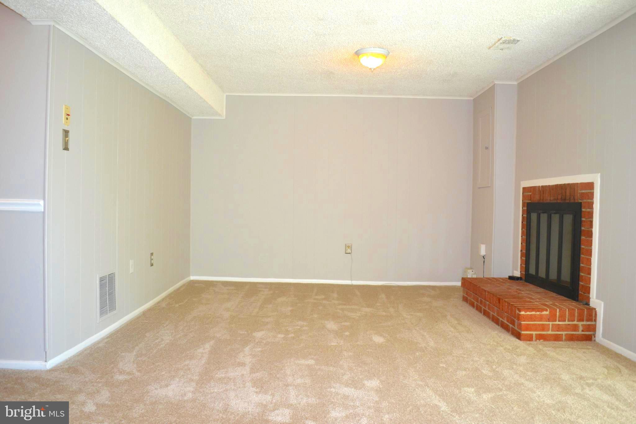 ROCKSHIRE TOWNHOMES - Residential Lease
