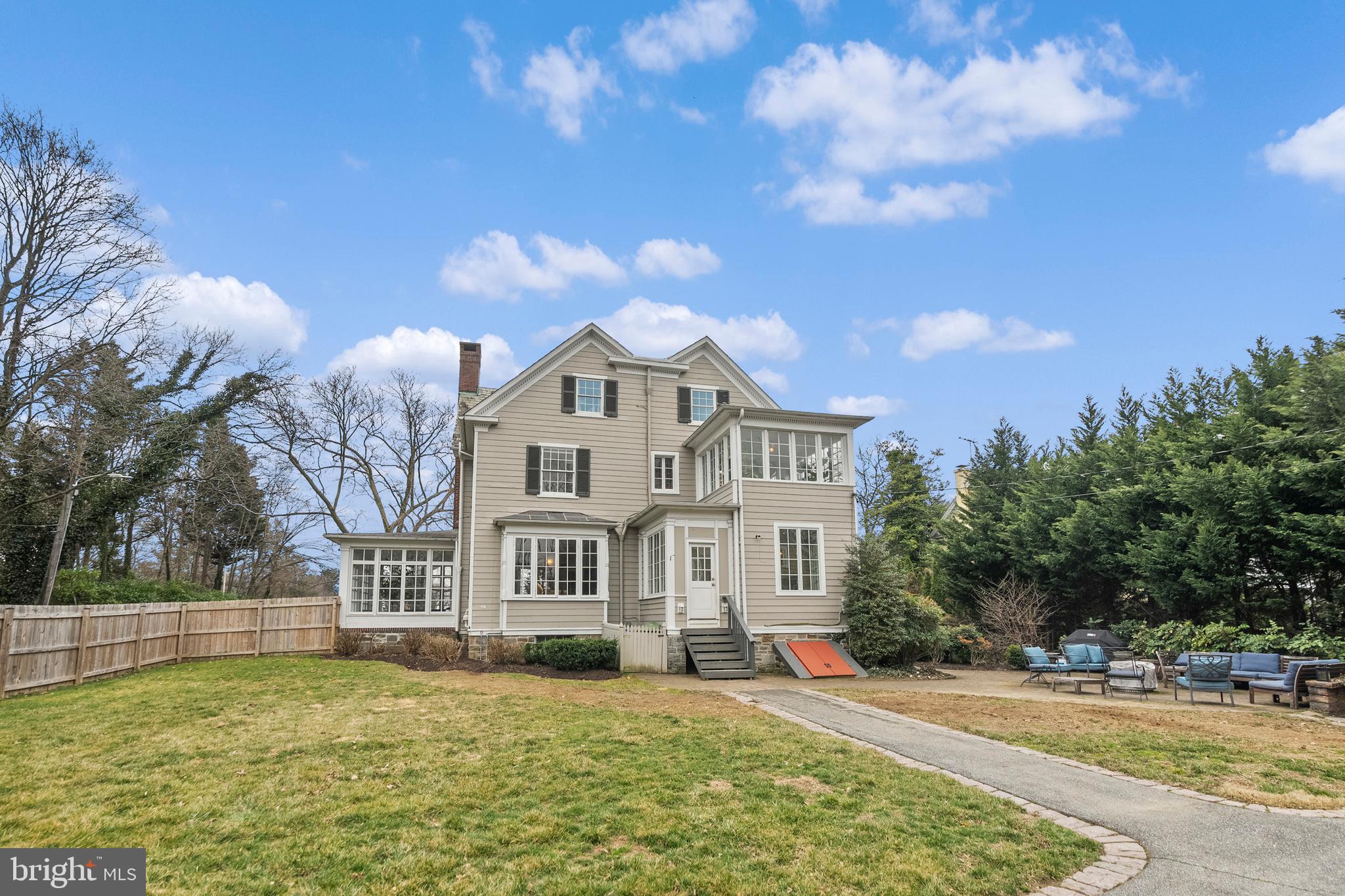 NORTH ROLAND PARK - Residential
