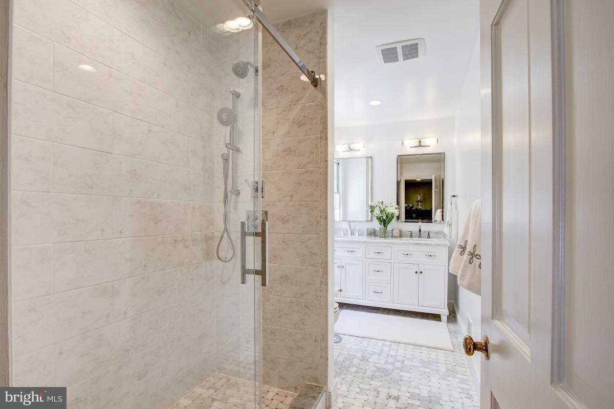 BANNOCKBURN ESTATES - Residential