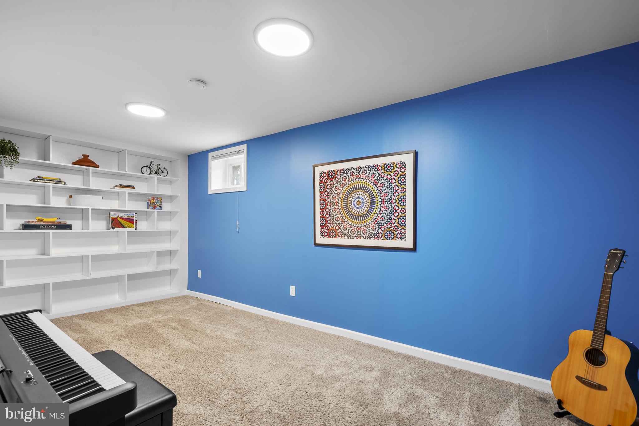 SHADY GROVE VILLAGE - Residential