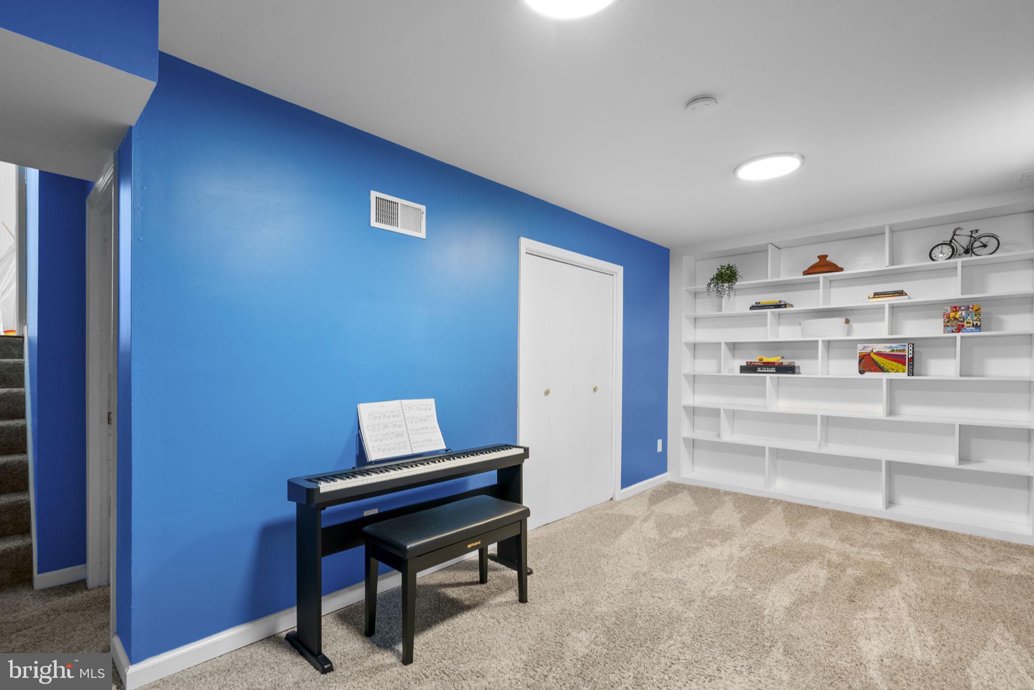 SHADY GROVE VILLAGE - Residential