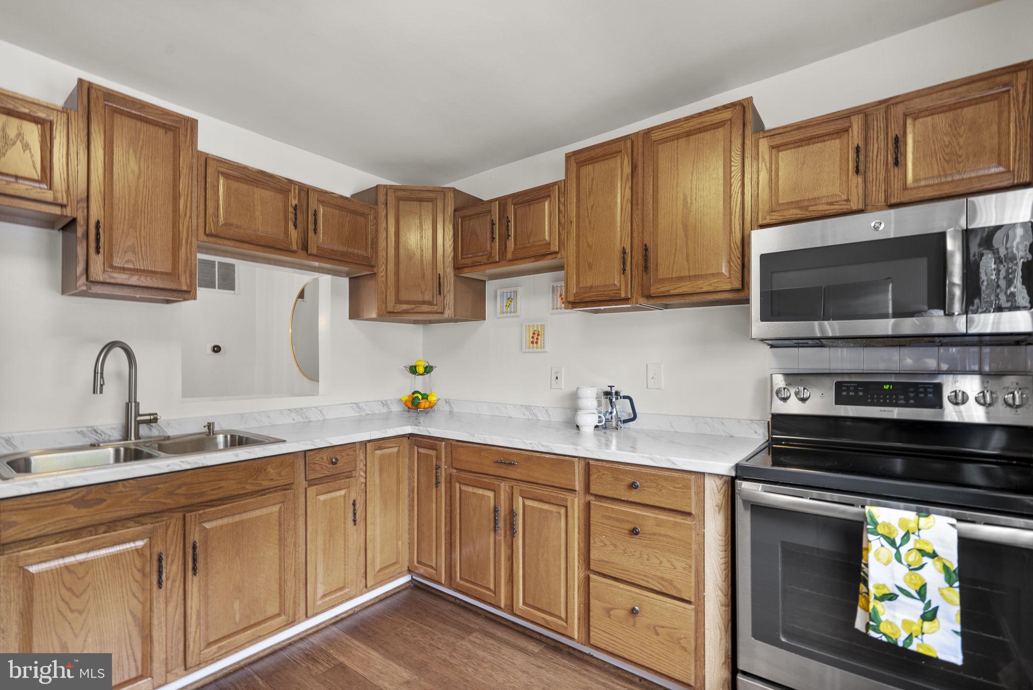 SHADY GROVE VILLAGE - Residential