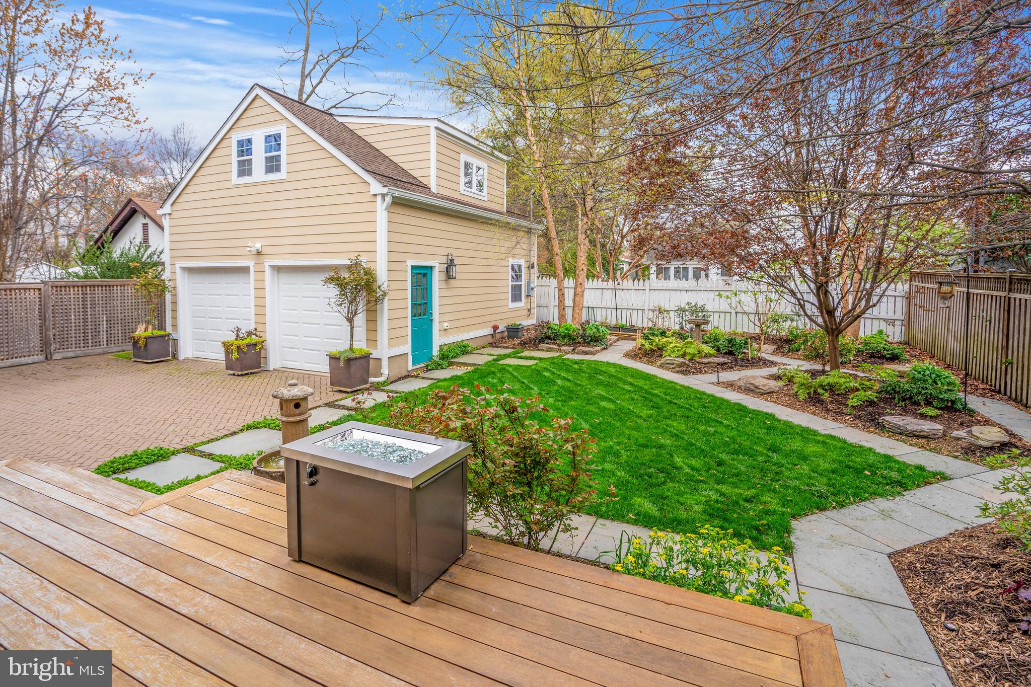 ADDISON HEIGHTS - Residential