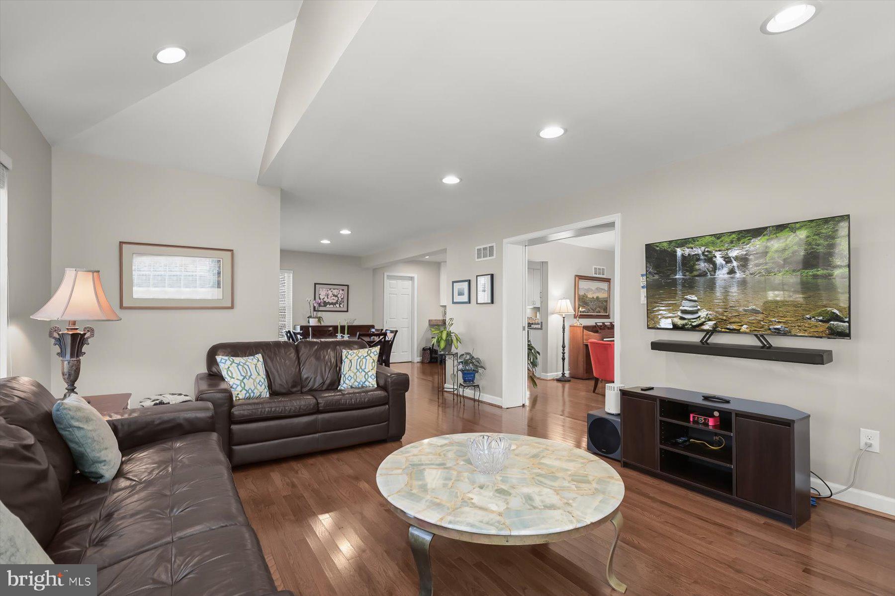 WOODACRES - Residential