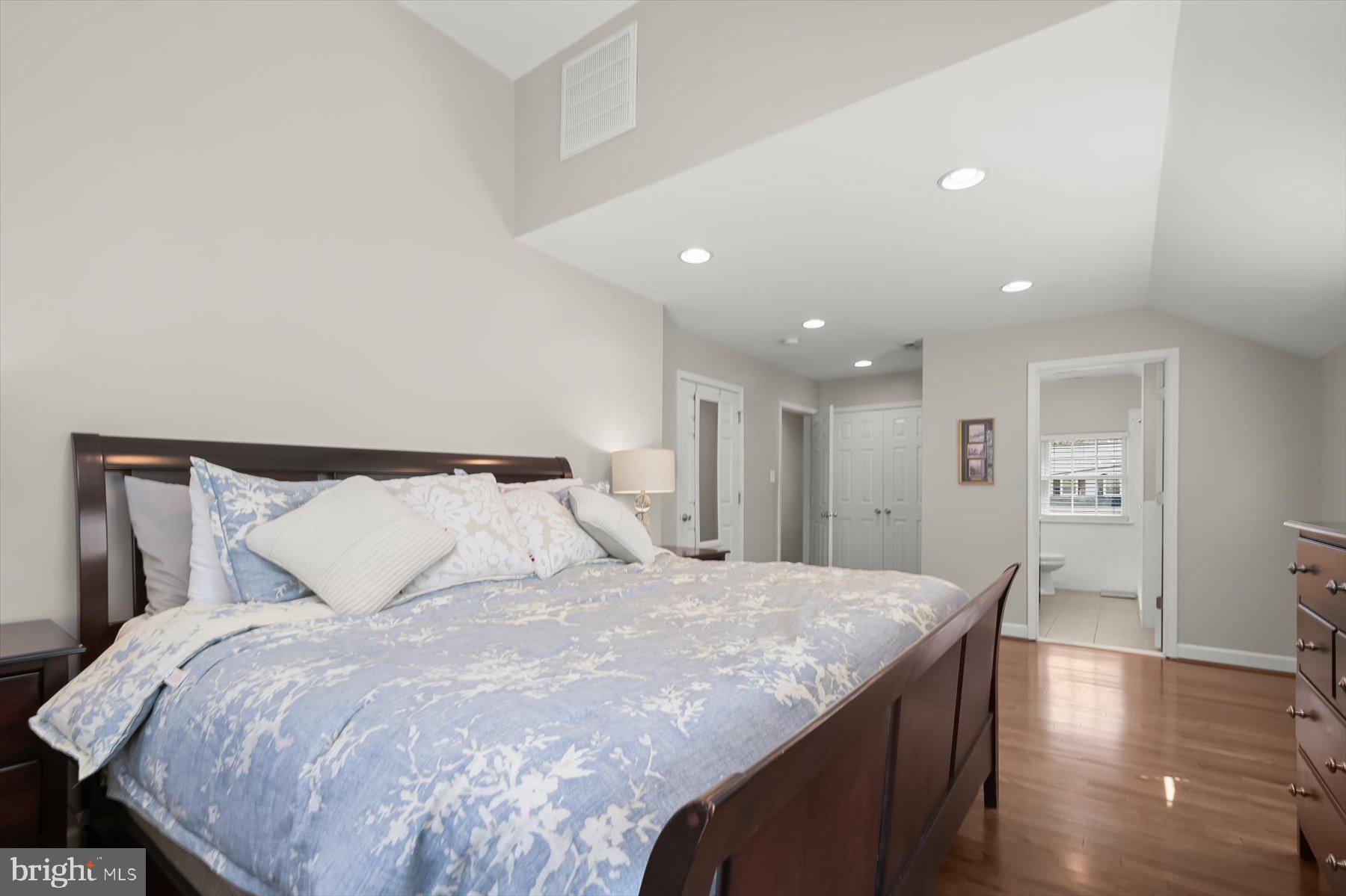 WOODACRES - Residential