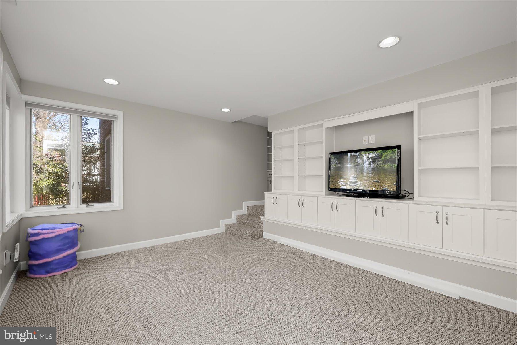 WOODACRES - Residential