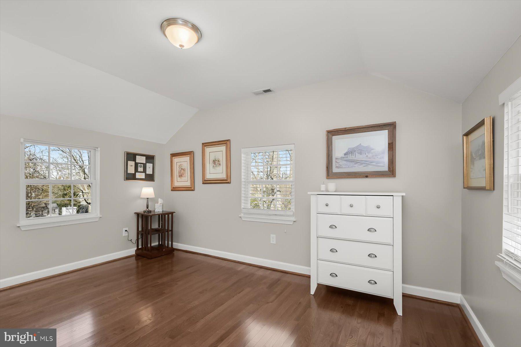 WOODACRES - Residential