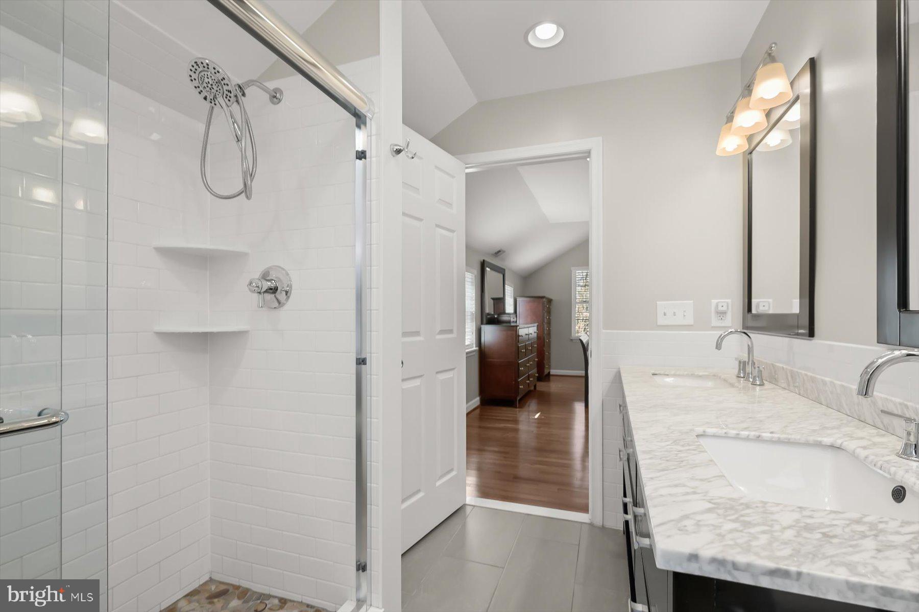 WOODACRES - Residential