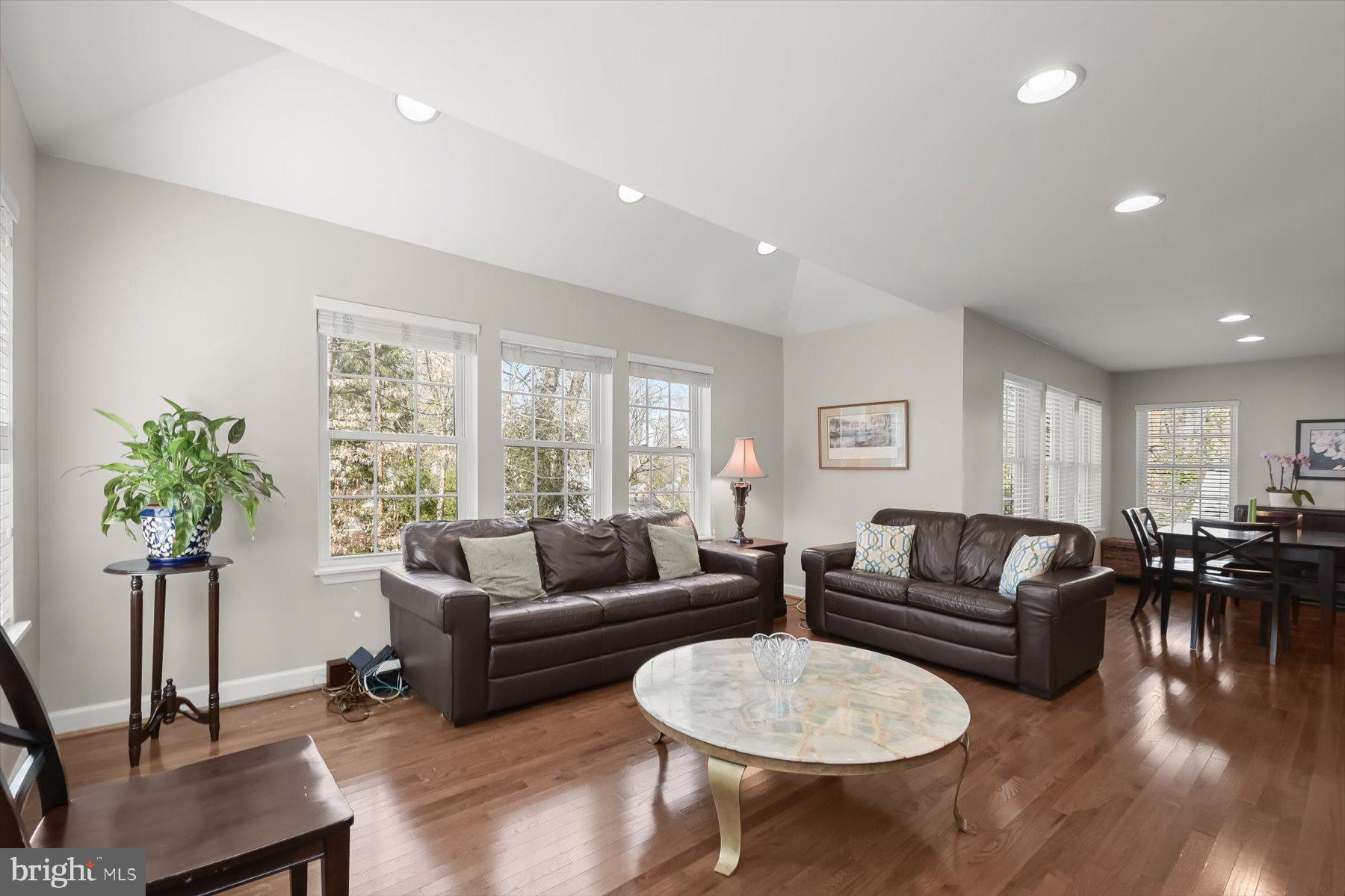 WOODACRES - Residential
