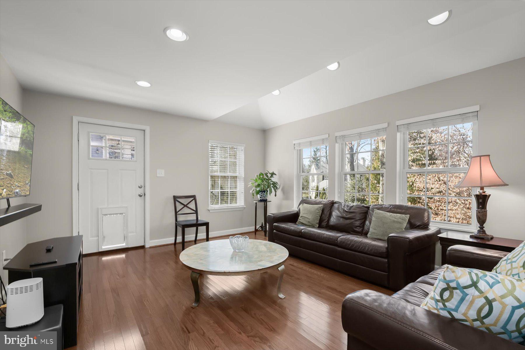 WOODACRES - Residential