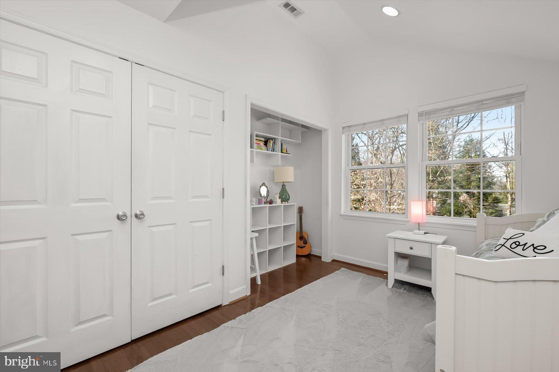 WOODACRES - Residential