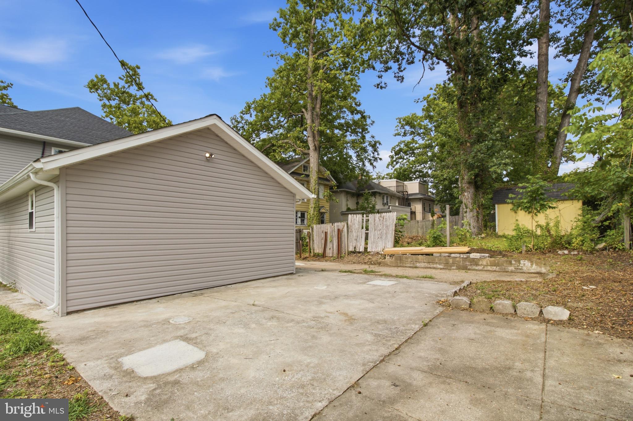WINDSOR HILLS - Residential