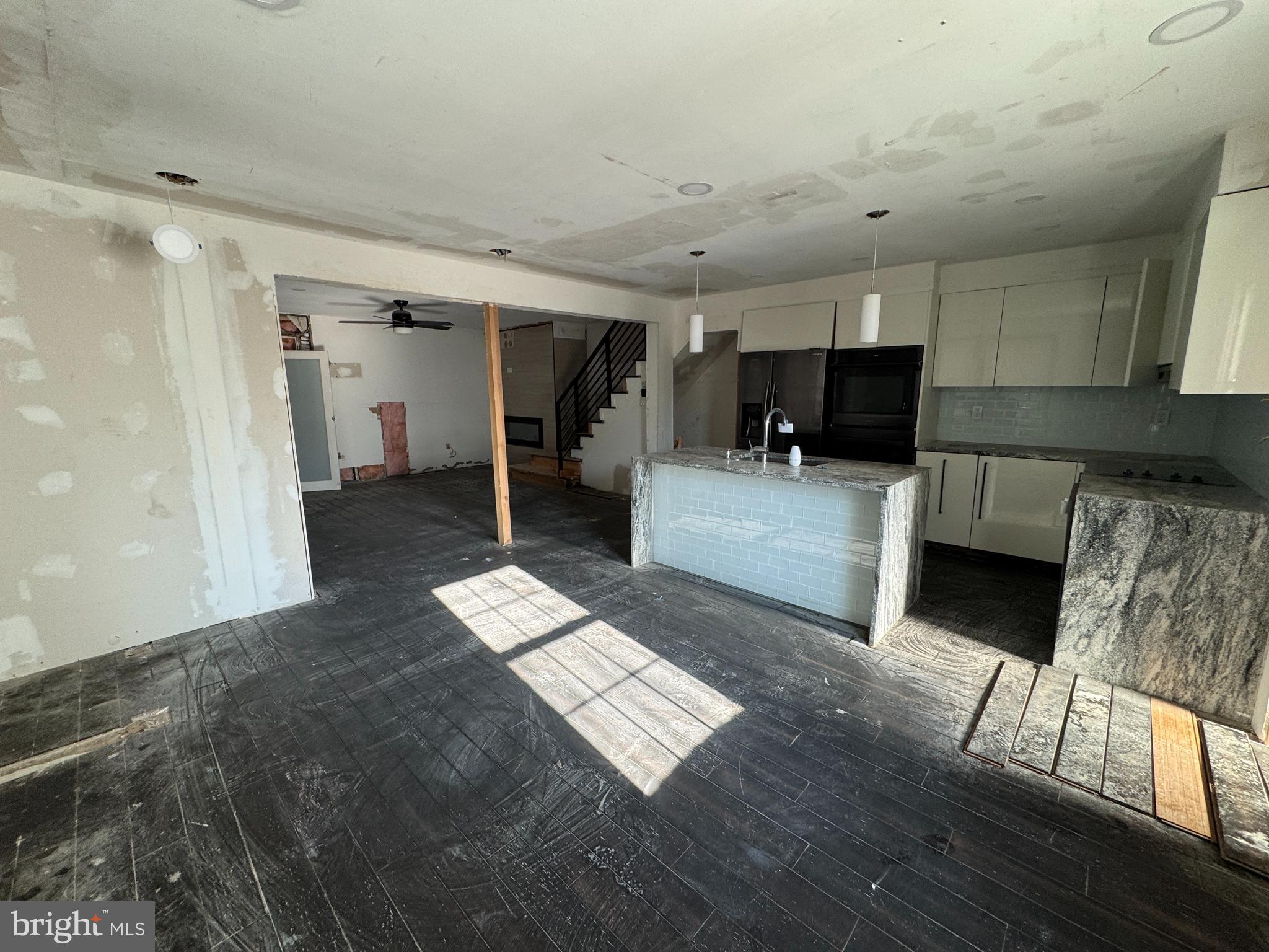 GLADSTONE MANOR - Residential