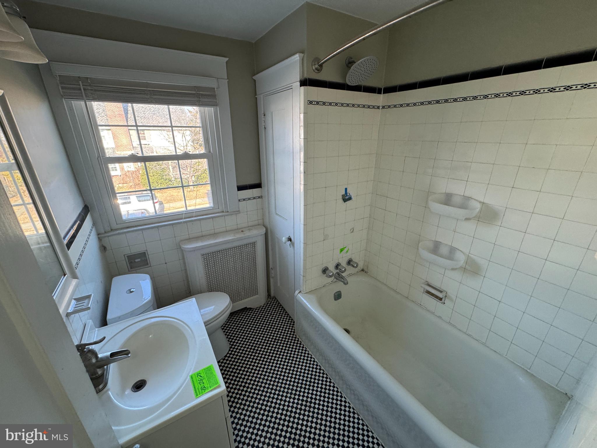 GLADSTONE MANOR - Residential