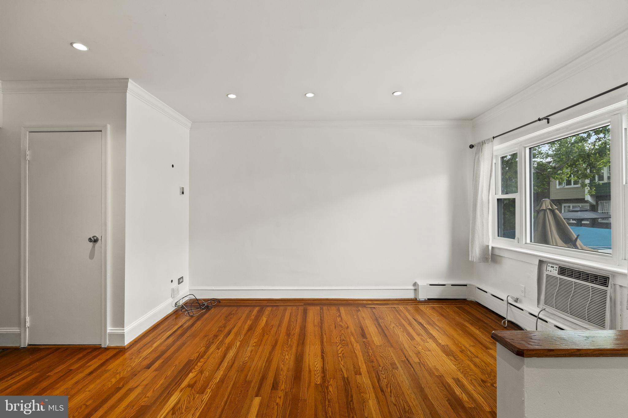 OXFORD CIRCLE - Residential