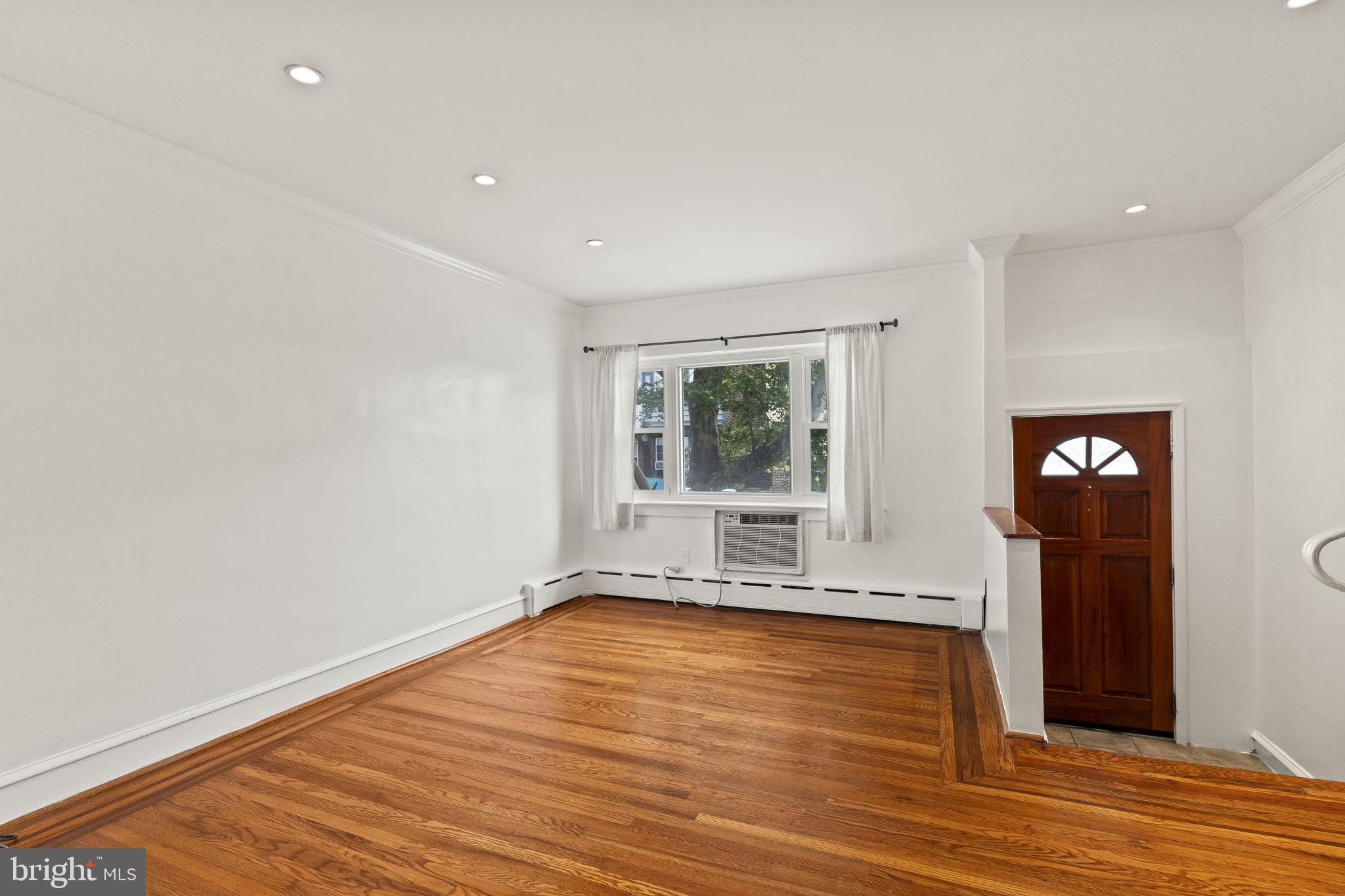 OXFORD CIRCLE - Residential