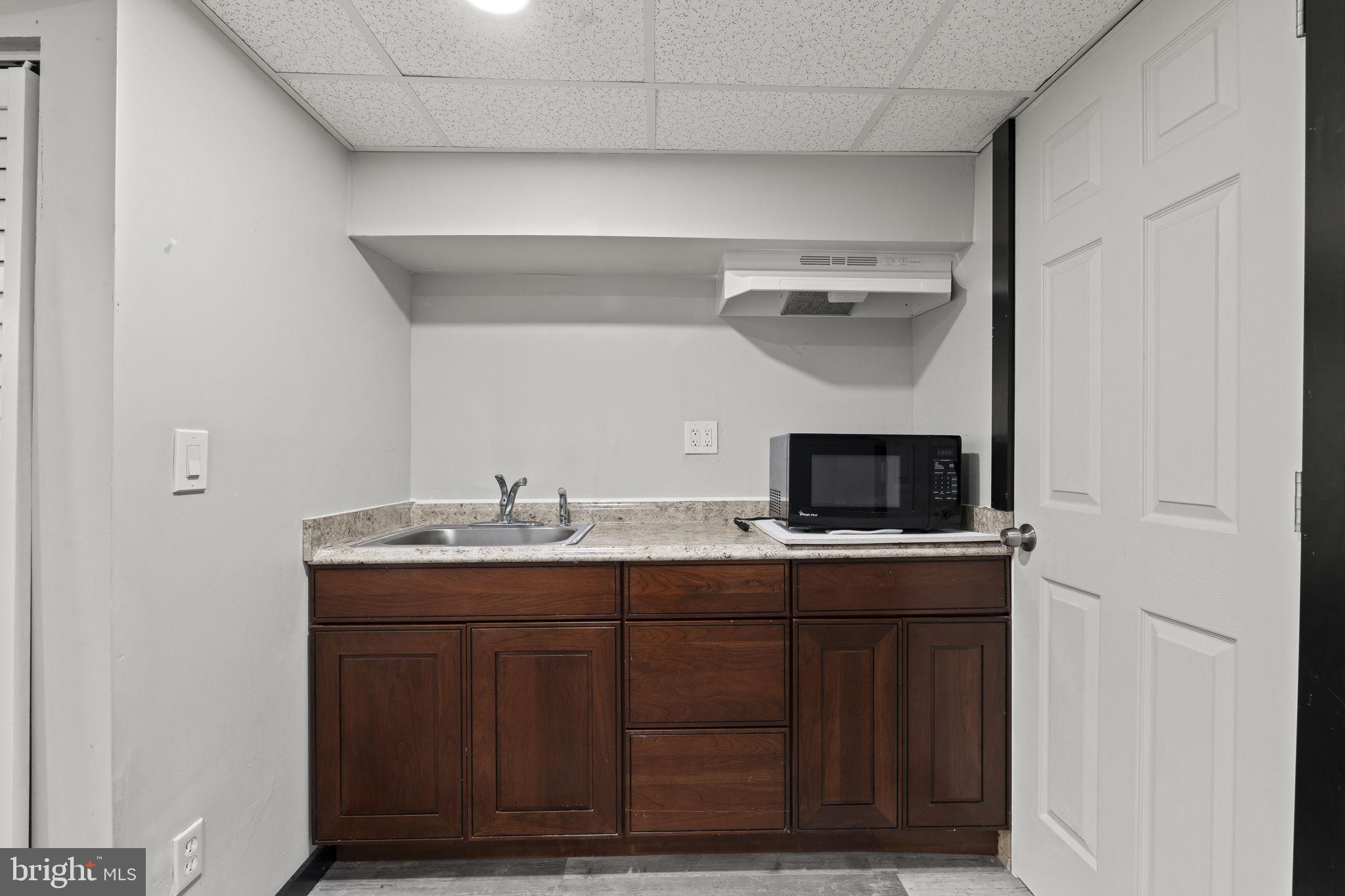 OXFORD CIRCLE - Residential