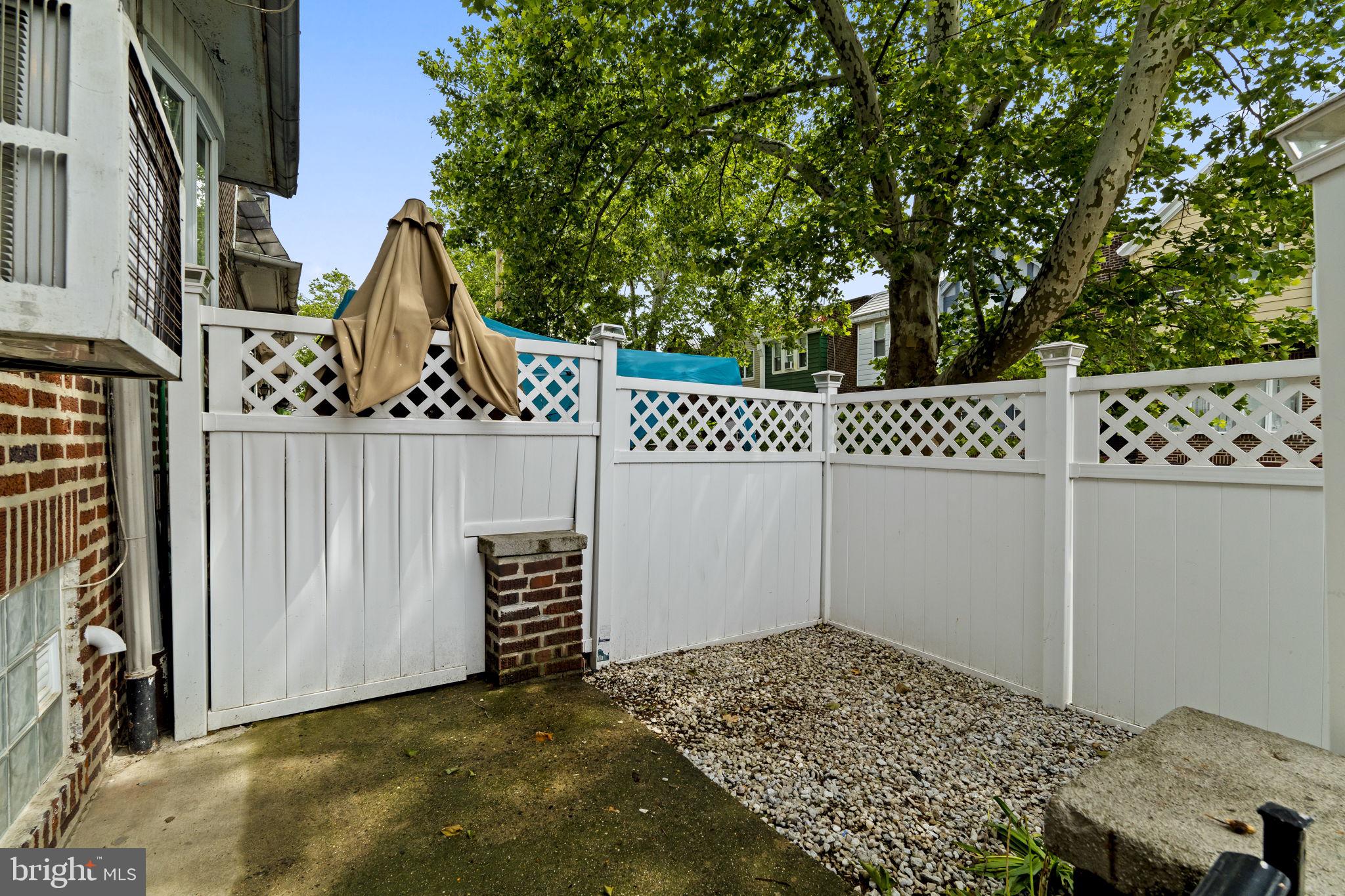 OXFORD CIRCLE - Residential
