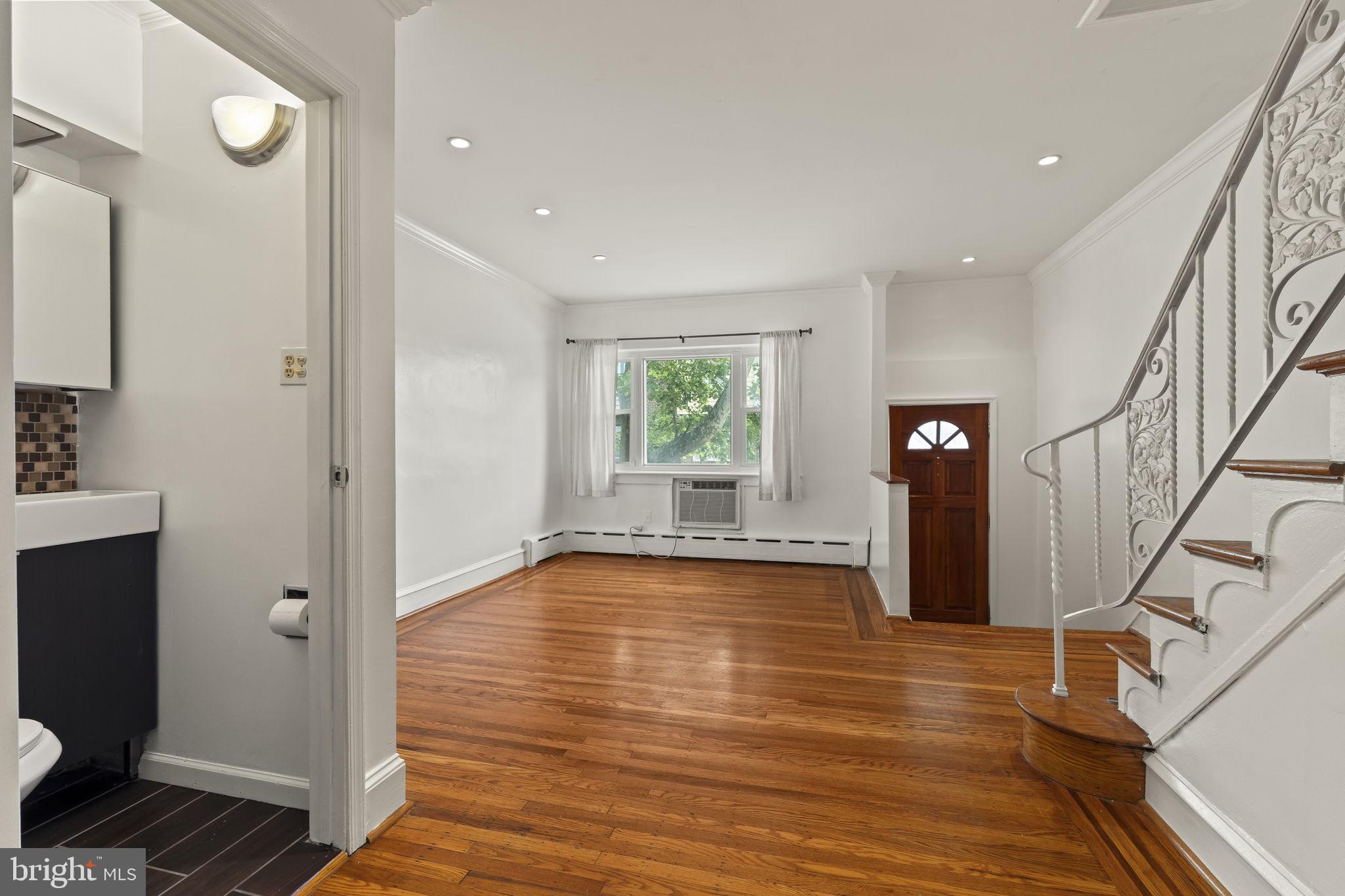 OXFORD CIRCLE - Residential