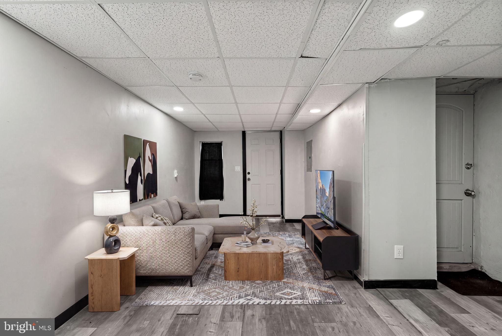 OXFORD CIRCLE - Residential