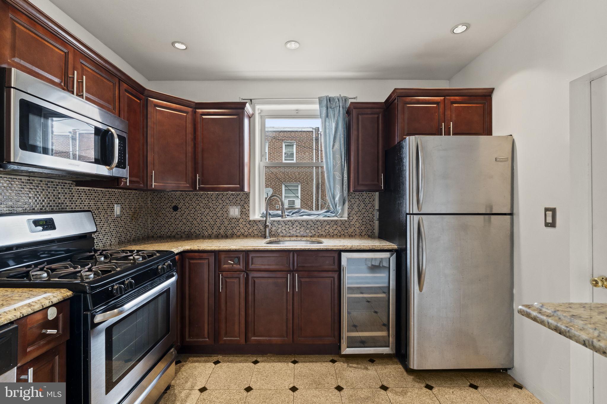 OXFORD CIRCLE - Residential