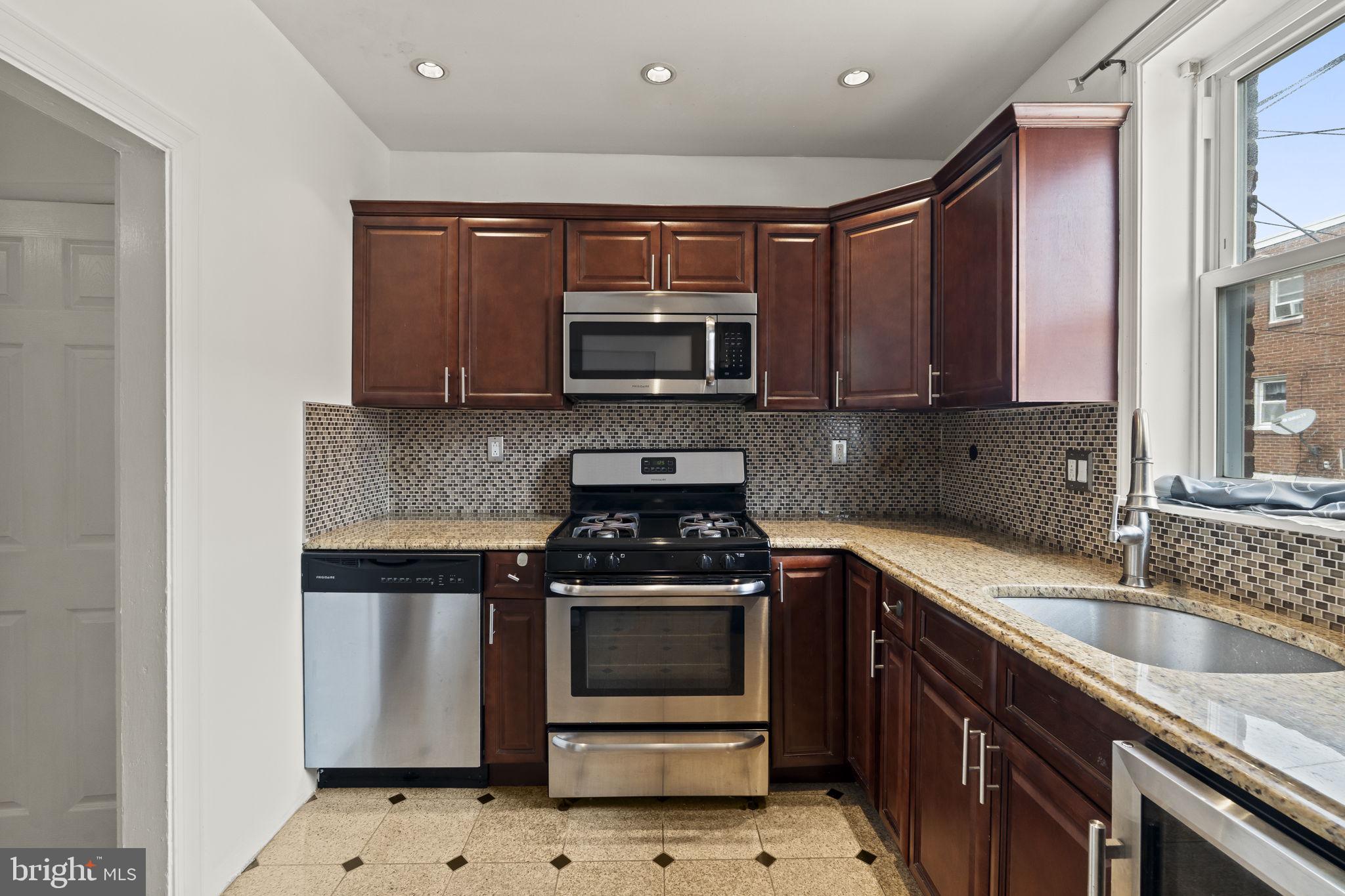 OXFORD CIRCLE - Residential