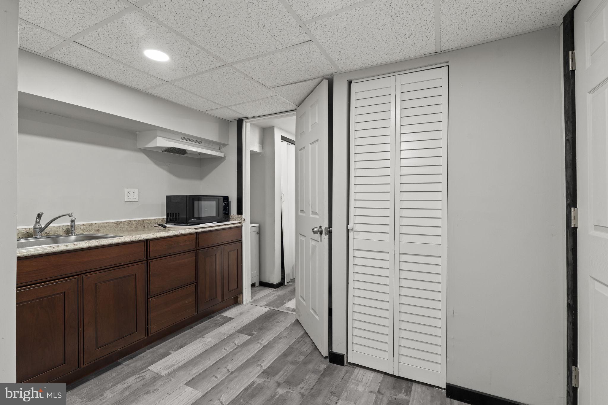OXFORD CIRCLE - Residential