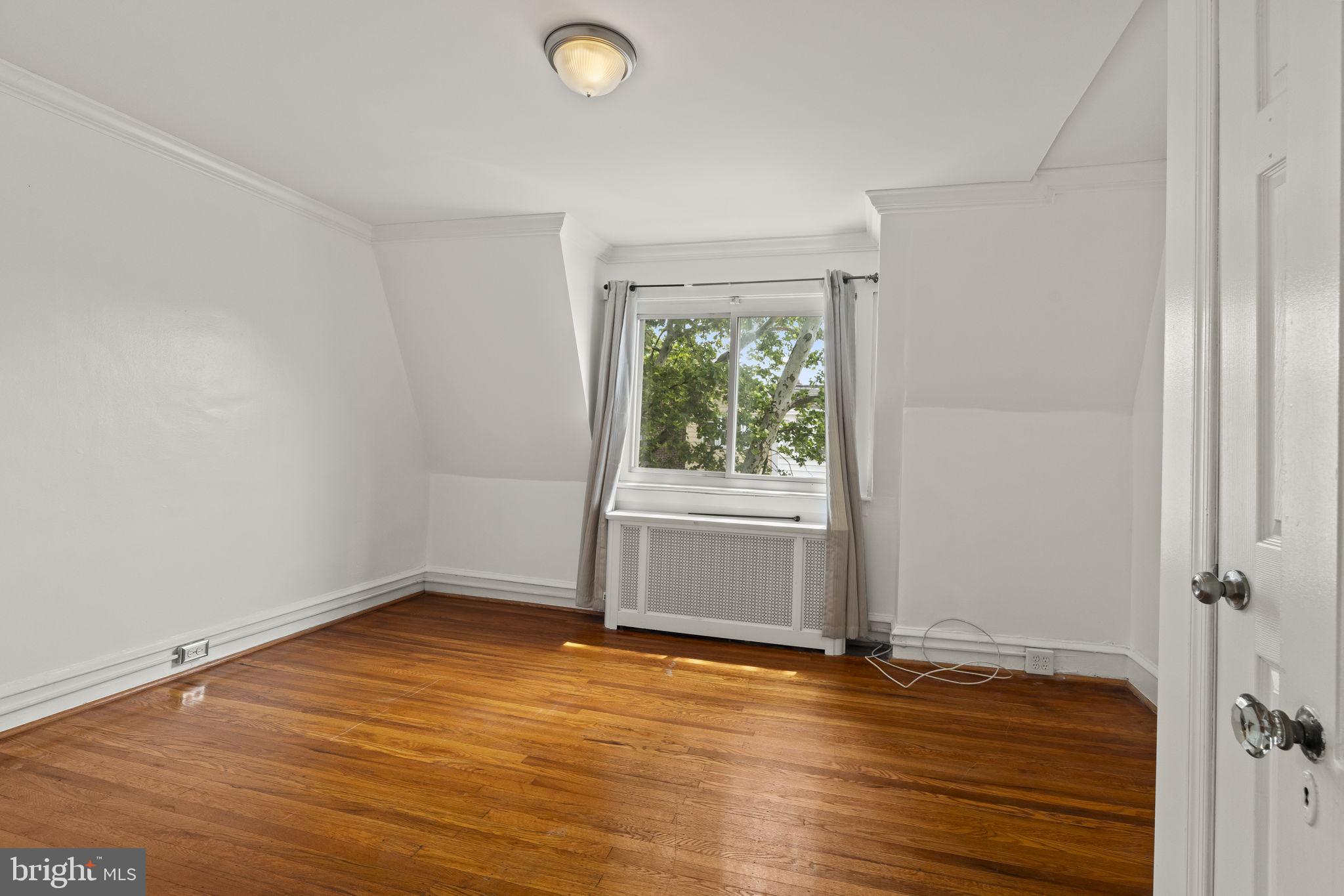 OXFORD CIRCLE - Residential
