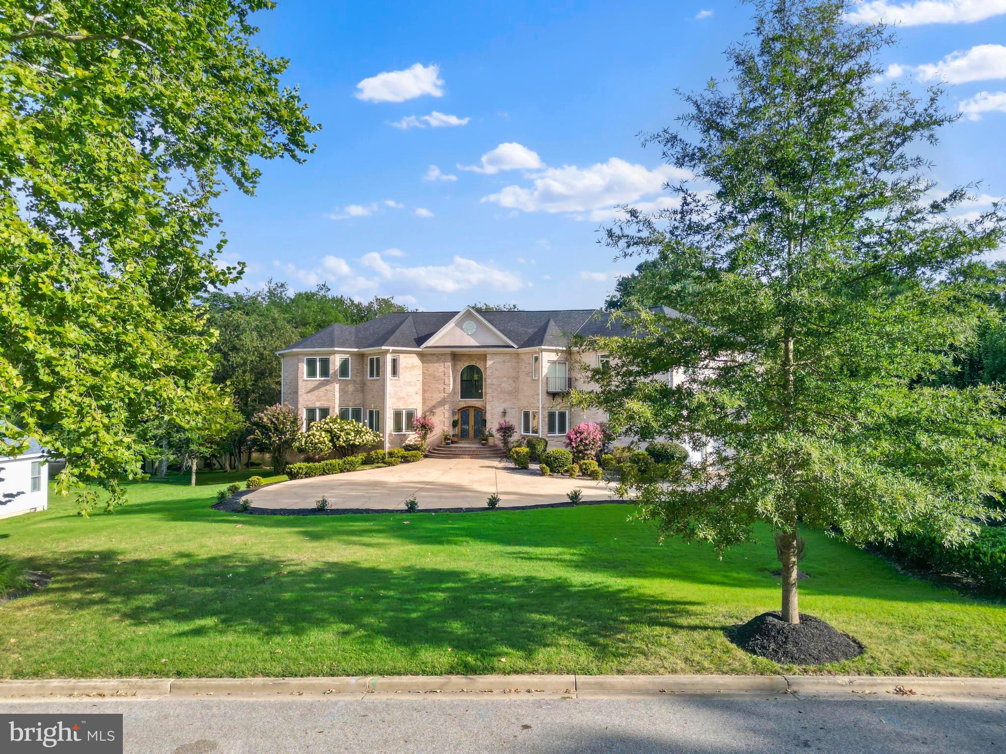 SWAN LAKE - Residential