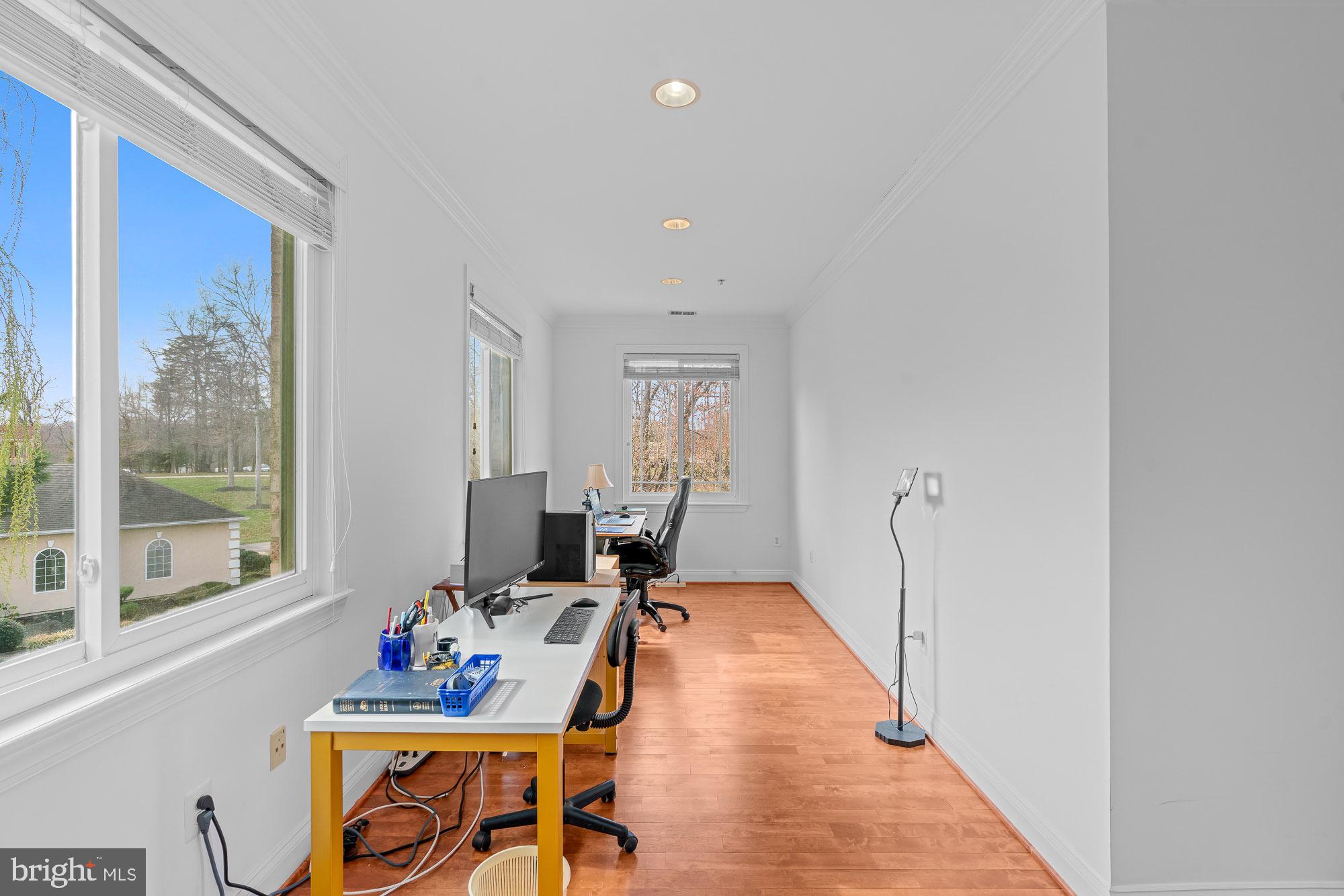 SWAN LAKE - Residential