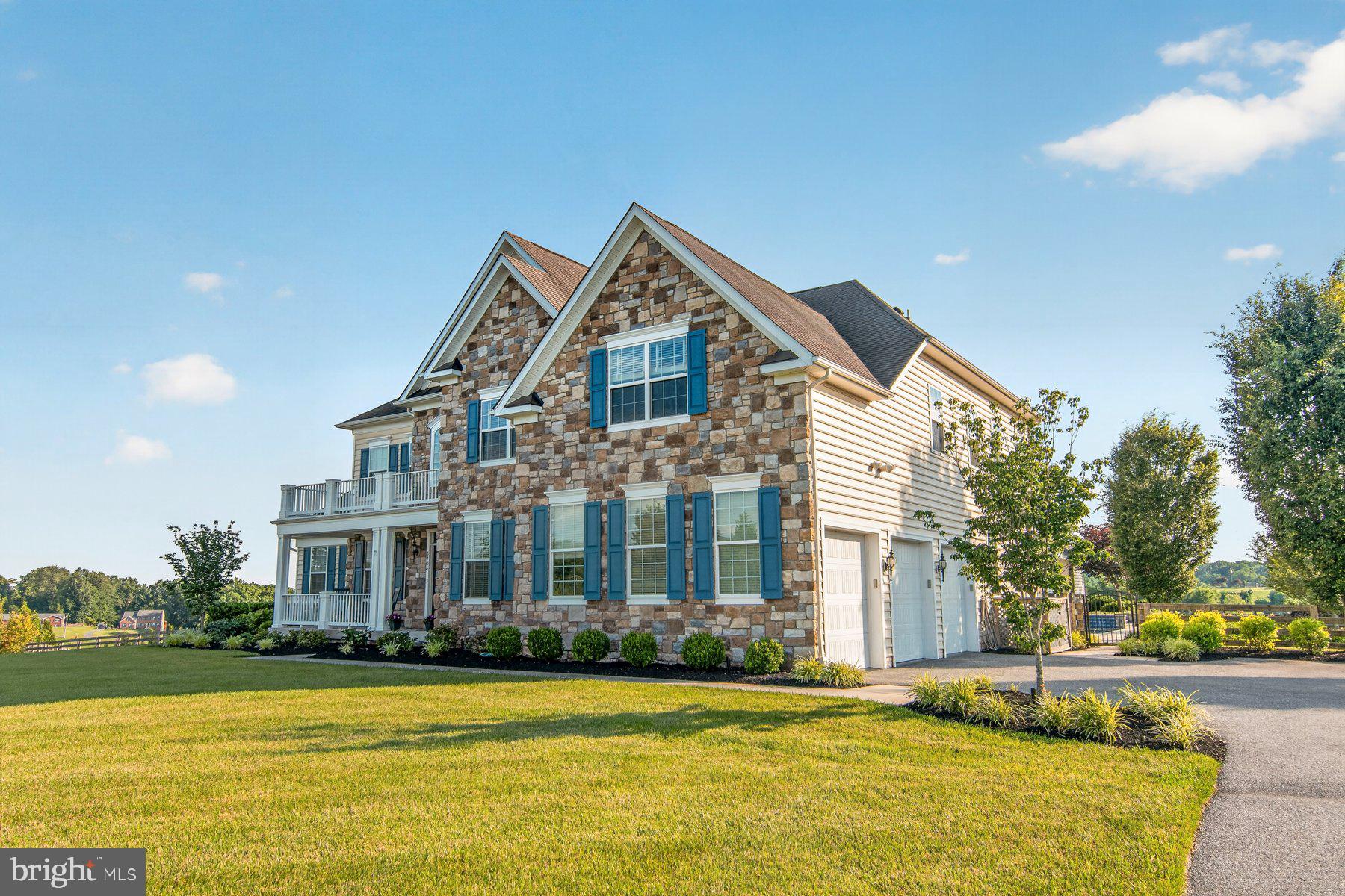 CHIMNEY ROCK - Residential