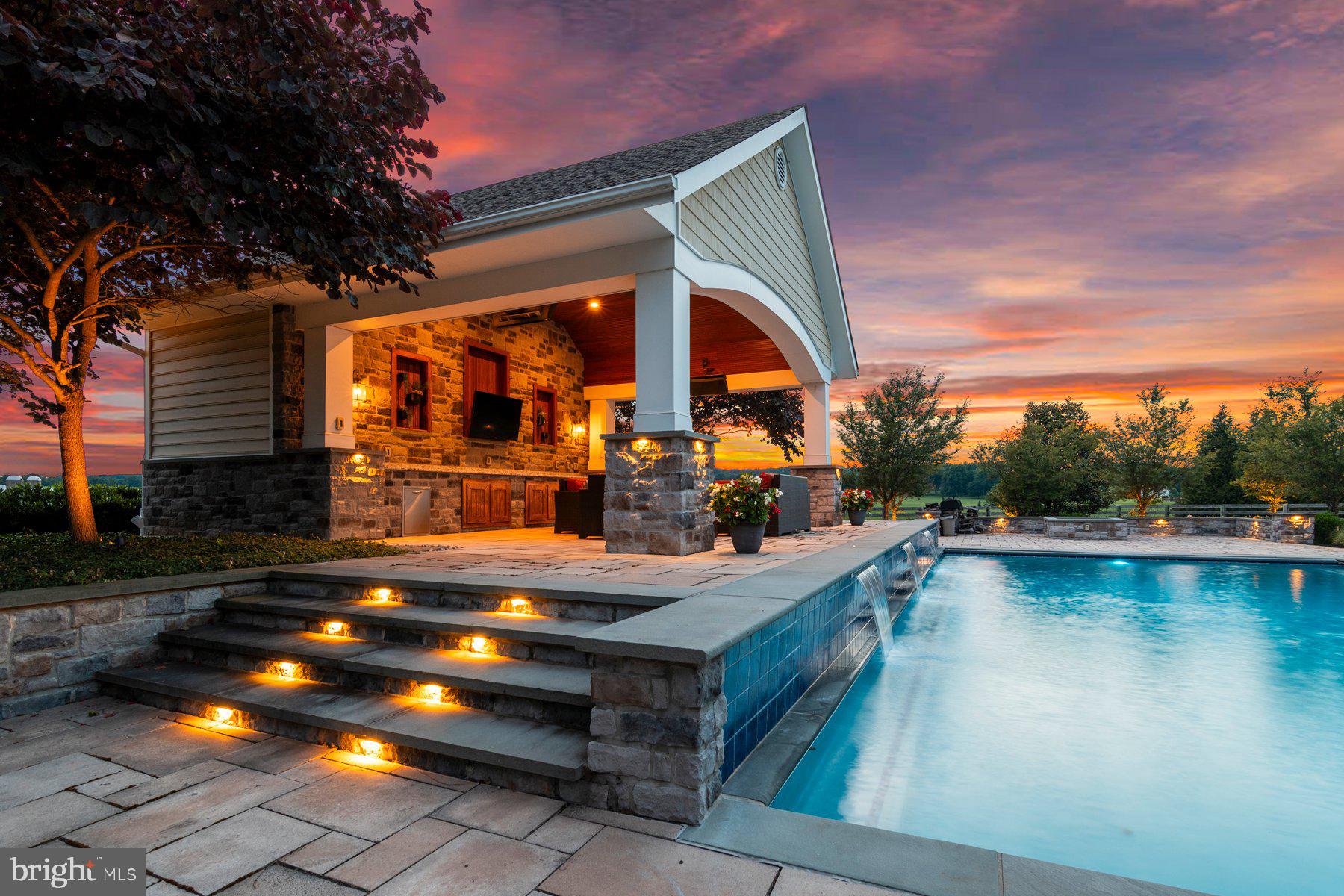 CHIMNEY ROCK - Residential